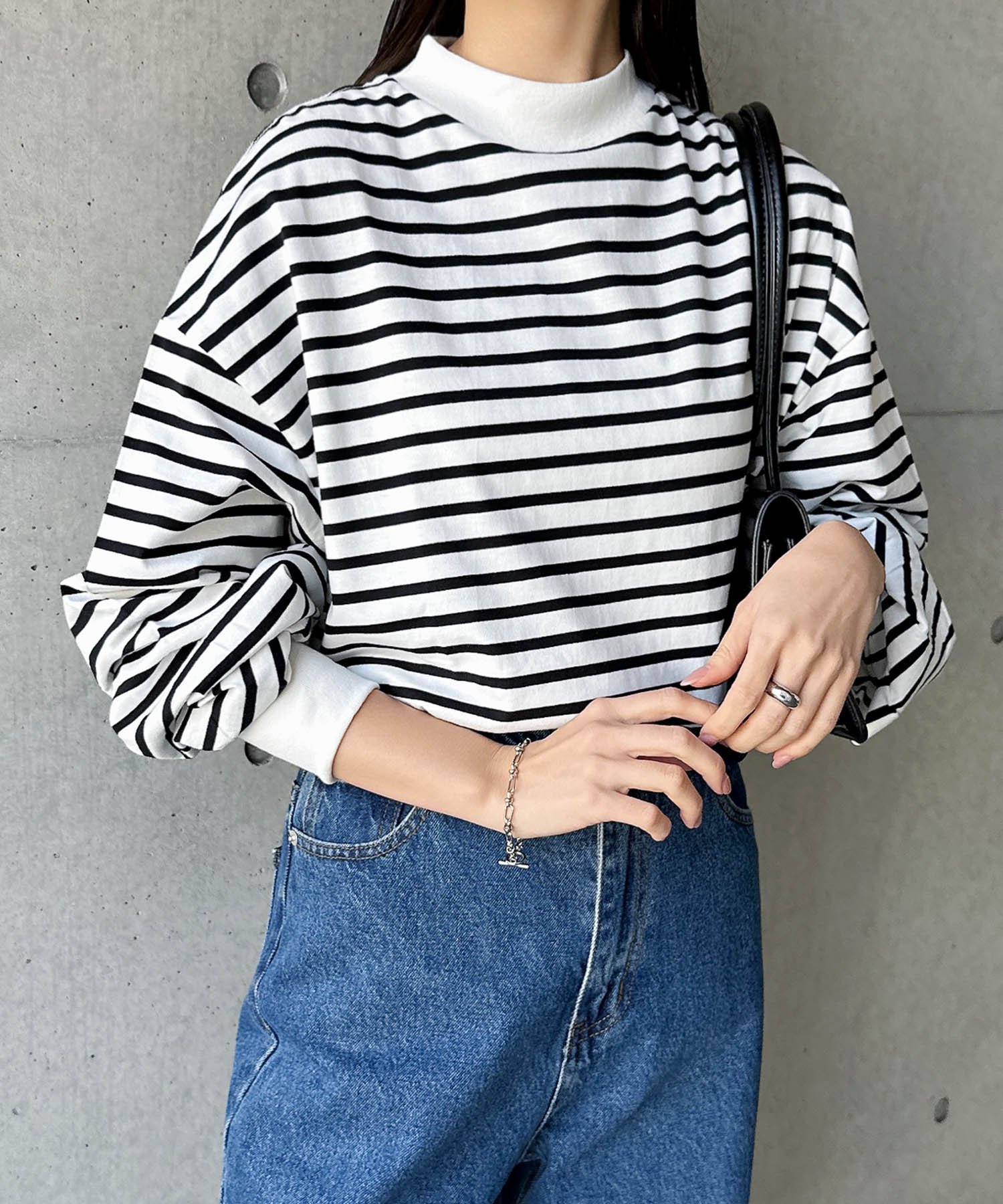 【アンドミー/andme】のモックネック ボリューム袖 長袖Tシャツ インテリア・キッズ・メンズ・レディースファッション・服の通販 founy(ファニー) 　ファッション　Fashion　レディースファッション　Fashion for Women　トップス・カットソー　Cut & Sew Tops　シャツ・ブラウス・オフィスカジュアル　Elegant Blouses & Button-Ups　ロングTシャツ・Tシャツ　Longline T-Shirts & Tees　ショルダー　Shoulder, Shoulder Strap　トレンド　Trend, Trending Now　ドロップ　Drop Shoulder, Dropped Style　人気　Popular, Best Seller　長袖　Long Sleeve, Full Sleeve　バランス　Balance, Style Balance　ベーシック　Basic, Essential　ボーダー　Border, Stripe　モックネック　Mock Neck, Short Turtleneck　無地　Plain, Solid Color　おすすめ　Recommended / Our Picks　オフホワイト×ブラック|ID: prp329100004796022 ipo3291000000034795948