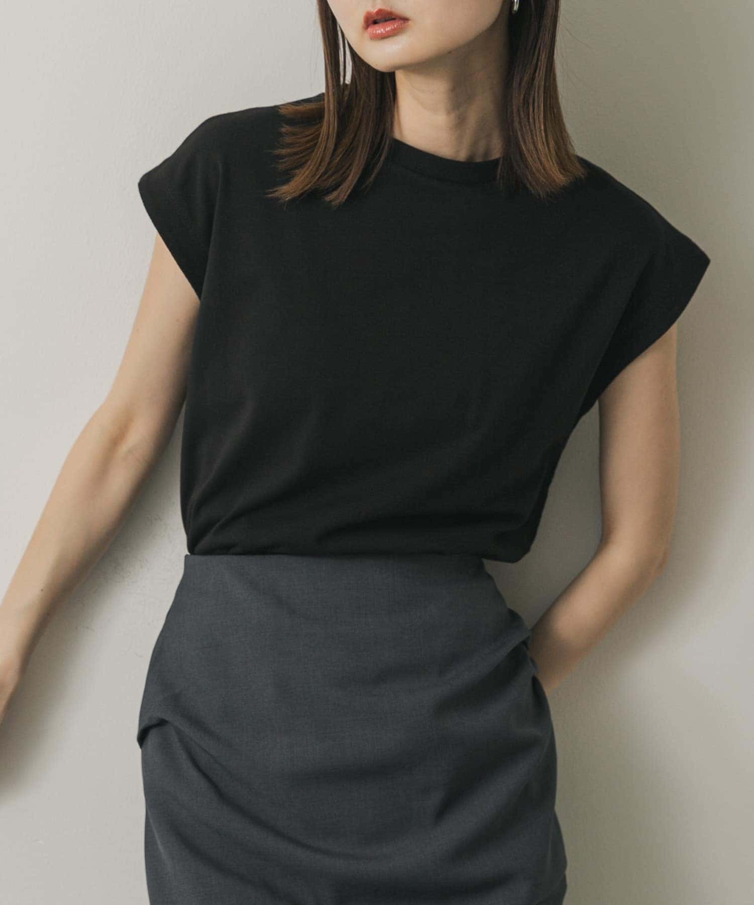 【センスオブプレイス/SENSE OF PLACE by URBAN RESEARCH】の『UR TECH ひやサラクール』 クールタッチフレンチスリーブTシャツ インテリア・キッズ・メンズ・レディースファッション・服の通販 founy(ファニー) 　ファッション　Fashion　レディースファッション　Fashion for Women　トップス・カットソー　Cut & Sew Tops　シャツ・ブラウス・オフィスカジュアル　Elegant Blouses & Button-Ups　ロングTシャツ・Tシャツ　Longline T-Shirts & Tees　2025年　2025　2025春夏・S/S　Spring/Summer 2025 SS25　シンプル　Simple, Minimal　夏　Summer　S/S・春夏　SS, Spring/Summer, Warm Season　BLACK|ID: prp329100004796032 ipo3291000000034795999