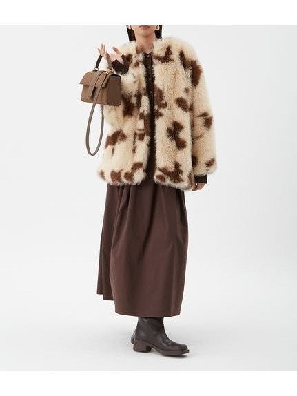 【ミラオーウェン/Mila Owen】のマルチマテリアルノーカラーファーコート インテリア・キッズ・メンズ・レディースファッション・服の通販 founy(ファニー) 　雑誌掲載アイテム　Magazine Picks & Fashion Features　ファッション雑誌　Fashion Magazines　ヴェリィ　VERY　ファッション　Fashion　レディースファッション　Fashion for Women　アウター　Coat / Outerwear Collection　コート・ロングコート・ピーコート　Long Coats, Peacoats & More　1月号　January Issue　エレガント 上品　Elegant　シンプル　Simple, Minimal　スマート　Smart, Elegant　雑誌　Magazine, Fashion Magazine　デニム　Denim, Jeans Material　フェイクファー　Faux Fur, Imitation Fur　リアル　Real, Realistic　リュクス　Luxury, Elegant, High-End, Chic　冬　Winter / This Winter　おすすめ　Recommended / Our Picks　MIX[930]|ID: prp329100004796035 ipo3291000000034796018