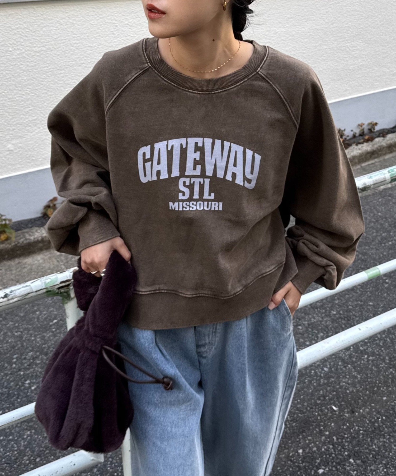 【チャオパニックティピー/CIAOPANIC TYPY】のアシッドウォッシュ加工ロゴプリントラグランスウェット インテリア・キッズ・メンズ・レディースファッション・服の通販 founy(ファニー) ファッション Fashion レディースファッション Fashion for Women トップス・カットソー Cut & Sew Tops レディースパーカー・カジュアルフーディー Casual Hoodies & Sweatshirts スウェット・クルーネックトップス Sweatshirts & Crewnecks / Relaxed Fit Sweat Tops ヴィンテージ Vintage Style ガーリー Girly, Feminine Style シンプル Simple, Minimal スウェット / スエット Sweatshirt, Sweatwear スリーブ Sleeve, Long Sleeve / Short Sleeve トレンド Trend, Trending Now ボトム Bottoms, Lower Wear メンズ Men's, Menswear おすすめ Recommended / Our Picks ブラウン|ID: prp329100004796091 ipo3291000000034796265