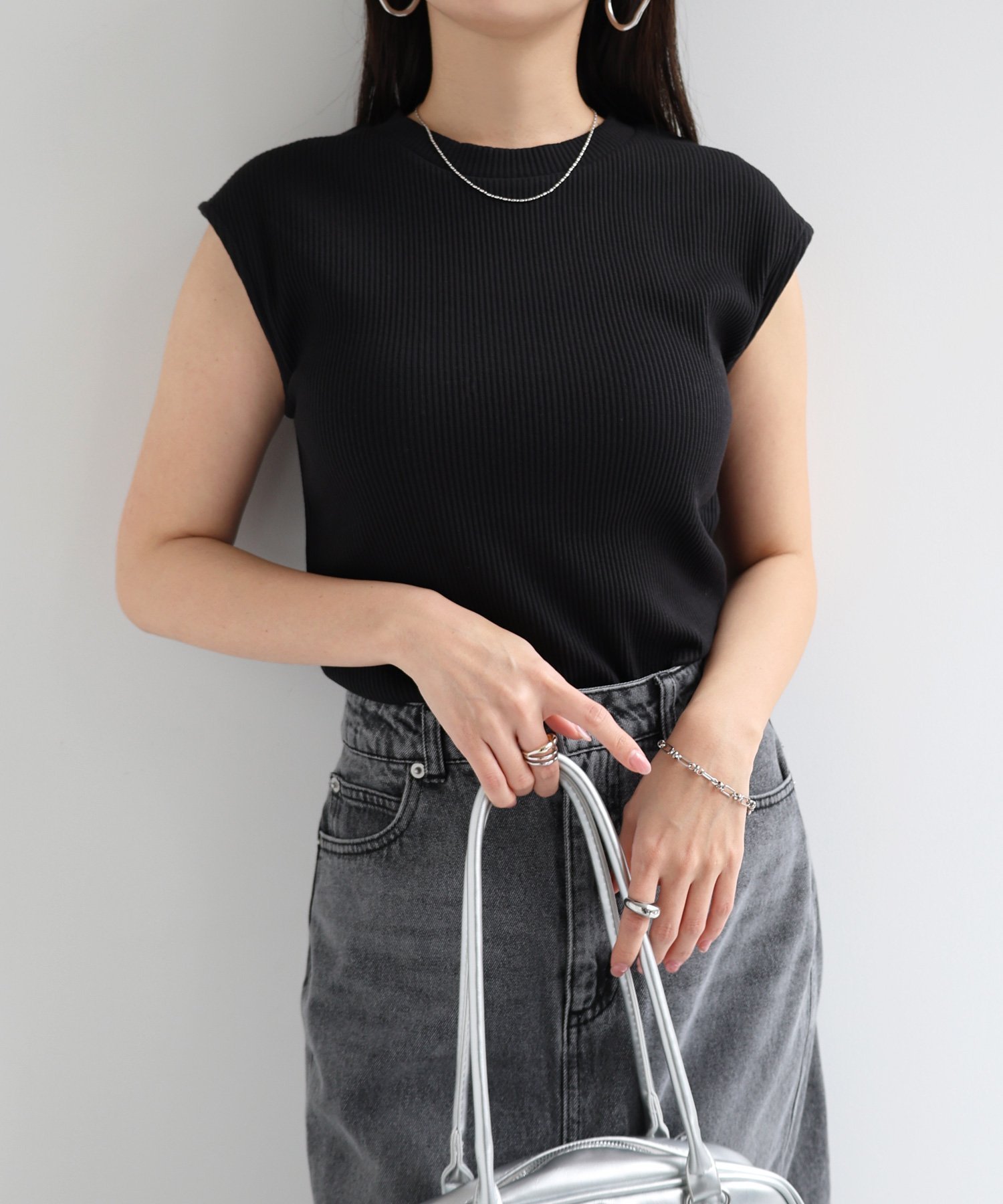 【アンドミー/andme】のテレコリブ クルーネック フレンチスリーブ Tシャツ インテリア・キッズ・メンズ・レディースファッション・服の通販 founy(ファニー) 　ファッション　Fashion　レディースファッション　Fashion for Women　トップス・カットソー　Cut & Sew Tops　シャツ・ブラウス・オフィスカジュアル　Elegant Blouses & Button-Ups　ロングTシャツ・Tシャツ　Longline T-Shirts & Tees　カットソー　Cut and Sewn Top　サロペ　Salopette, Salopette Dress　スリーブ　Sleeve, Long Sleeve / Short Sleeve　ノースリーブ　Sleeveless, No-Sleeve　フィット　Fit, Slim Fit　フェミニン　Feminine, Girly　フレンチ　French, French Style　半袖　Short Sleeve, Half Sleeve　ブラック|ID: prp329100004796099 ipo3291000000034796298