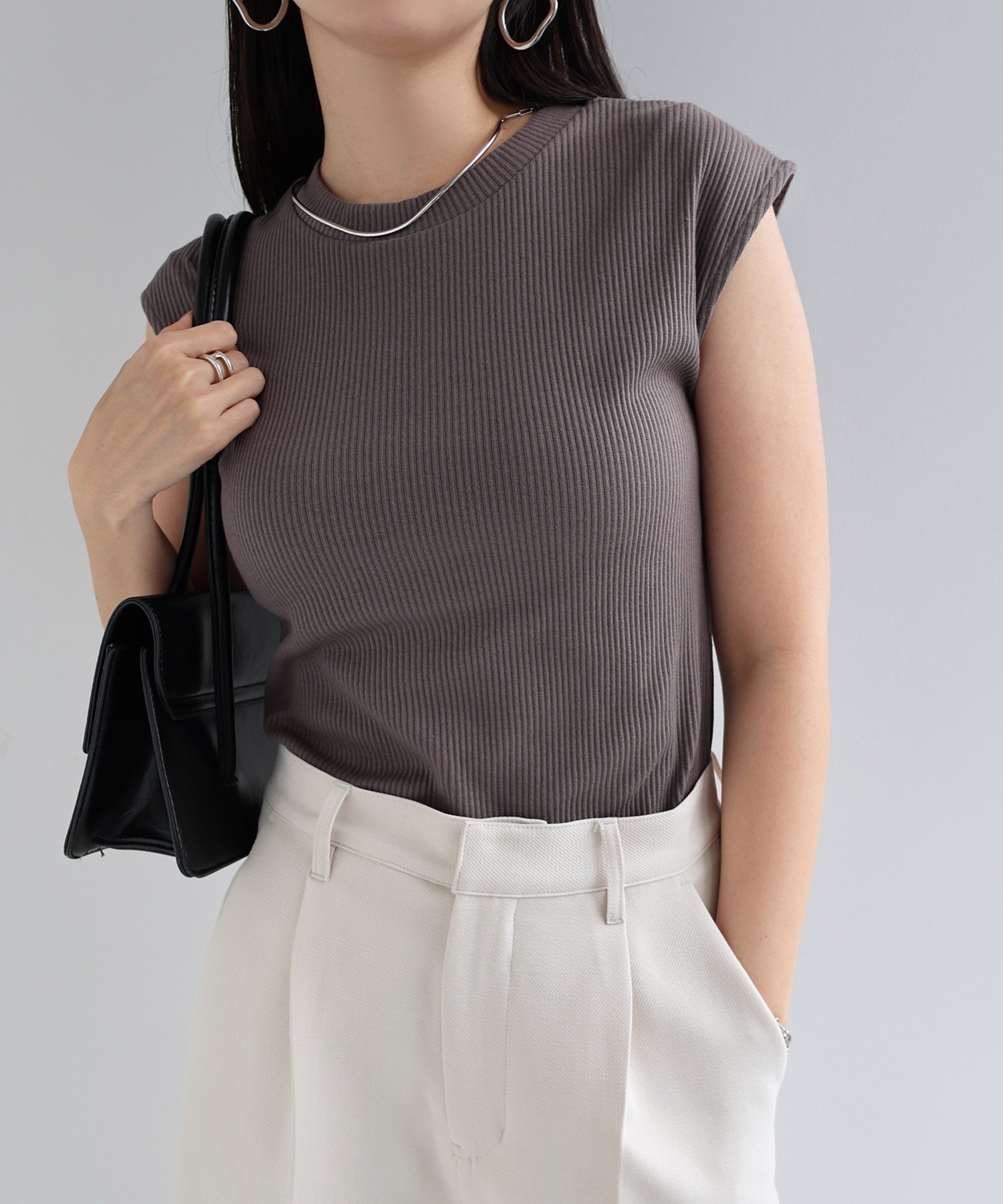 【アンドミー/andme】のテレコリブ クルーネック フレンチスリーブ Tシャツ インテリア・キッズ・メンズ・レディースファッション・服の通販 founy(ファニー) 　ファッション　Fashion　レディースファッション　Fashion for Women　トップス・カットソー　Cut & Sew Tops　シャツ・ブラウス・オフィスカジュアル　Elegant Blouses & Button-Ups　ロングTシャツ・Tシャツ　Longline T-Shirts & Tees　カットソー　Cut and Sewn Top　サロペ　Salopette, Salopette Dress　スリーブ　Sleeve, Long Sleeve / Short Sleeve　ノースリーブ　Sleeveless, No-Sleeve　フィット　Fit, Slim Fit　フェミニン　Feminine, Girly　フレンチ　French, French Style　半袖　Short Sleeve, Half Sleeve　チャコールグレー|ID: prp329100004796099 ipo3291000000034796301