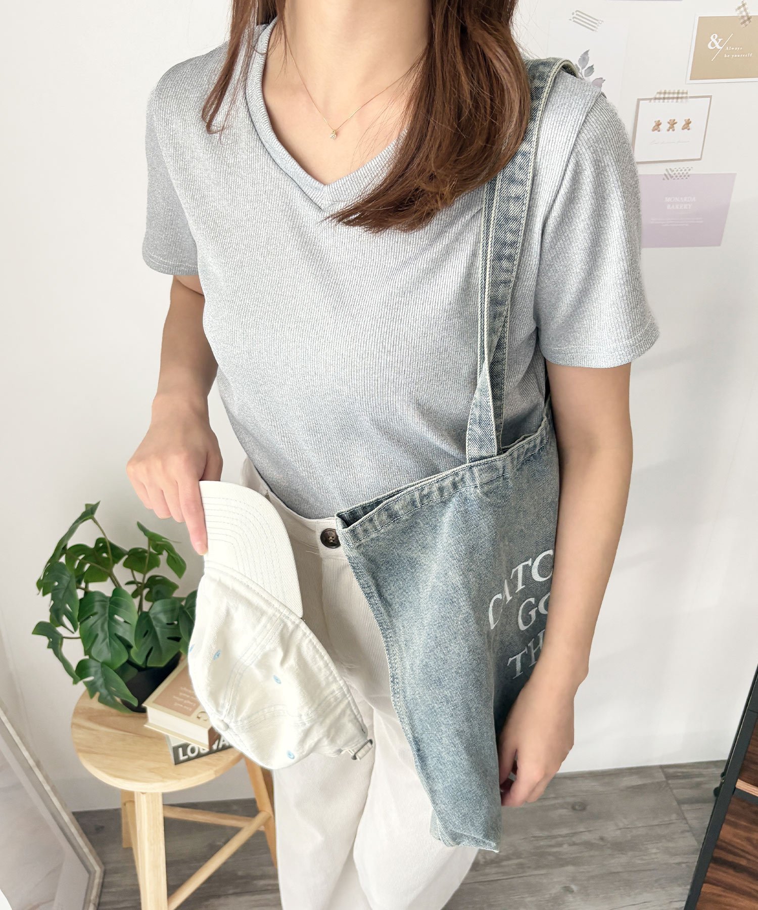 【アミュレット/Amulet】の【Amulet】リブタッチVネックトップス インテリア・キッズ・メンズ・レディースファッション・服の通販 founy(ファニー) 　ファッション　Fashion　レディースファッション　Fashion for Women　トップス・カットソー　Cut & Sew Tops　Vネックトップス　V-Neck Tops / V-Cut Neckline Shirts　アクセサリー　Fashion Accessories　クール　Cool, Chic　シンプル　Simple, Minimal　フェミニン　Feminine, Girly　グレー|ID: prp329100004796102 ipo3291000000034796315