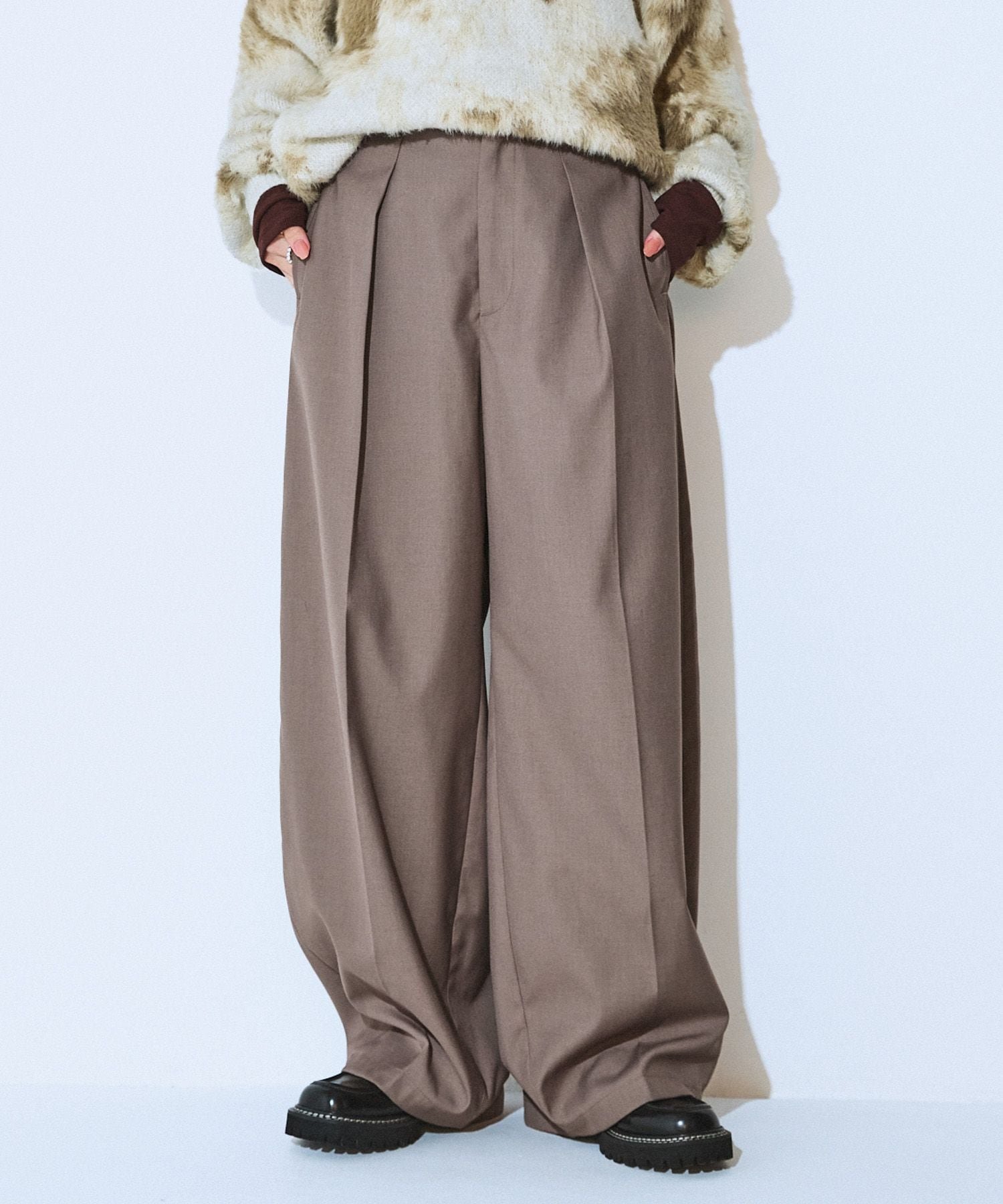 【ジーナシス/JEANASiS】のセンタープレスコクーンパンツ インテリア・キッズ・メンズ・レディースファッション・服の通販 founy(ファニー) ファッション Fashion レディースファッション Fashion for Women パンツ Pants & Trousers おすすめ Recommended / Our Picks シンプル Simple, Minimal スウェット / スエット Sweatshirt, Sweatwear センター Center, Center Line トレンド Trend, Trending Now パターン Pattern, Design Print フラット Flat, Flat Shoes 今季 This Season, Current Season モカ|ID: prp329100004796417 ipo3291000000034798942