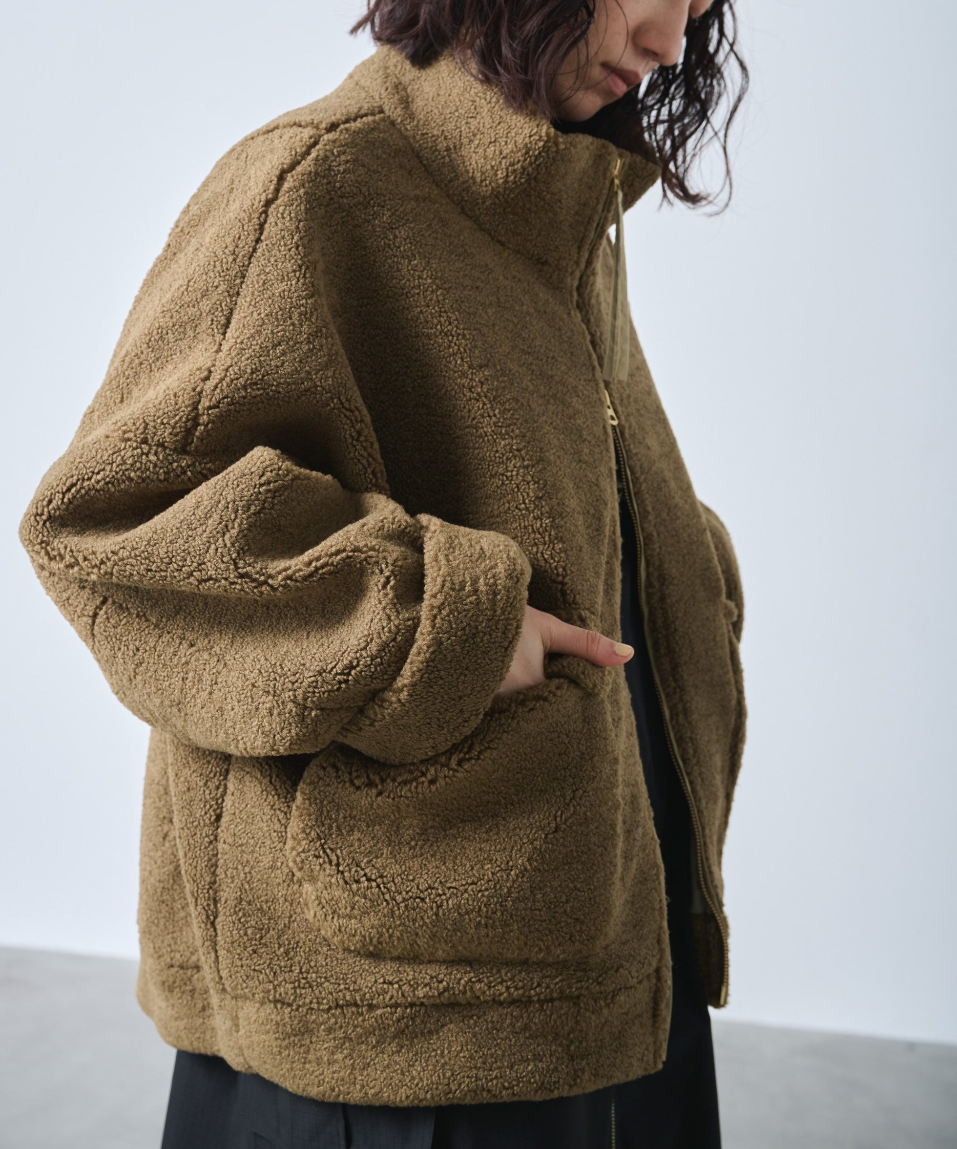 【ビーアパートメント/b apartment / MEN】の「KHA KI / カーキ」STAND COLLAR BOA JACKET インテリア・キッズ・メンズ・レディースファッション・服の通販 founy(ファニー) 　ファッション　Fashion　メンズファッション　Fashion for Men　アクリル　Acrylic Material　カフス　Cuff Design　ジャケット　Jacket, Outerwear　スタンド　Stand Collar, Upright Stand　パイピング　Piping, Trim Design　フォルム　Silhouette, Form　ポケット　Pocket, Pocket Detail　ミリタリー　Military, Army Style　A/W・秋冬　Autumn/Winter　冬　Winter / This Winter　再入荷　Restock / Back in Stock　OLIVE|ID: prp329100004796504 ipo3291000000035177126