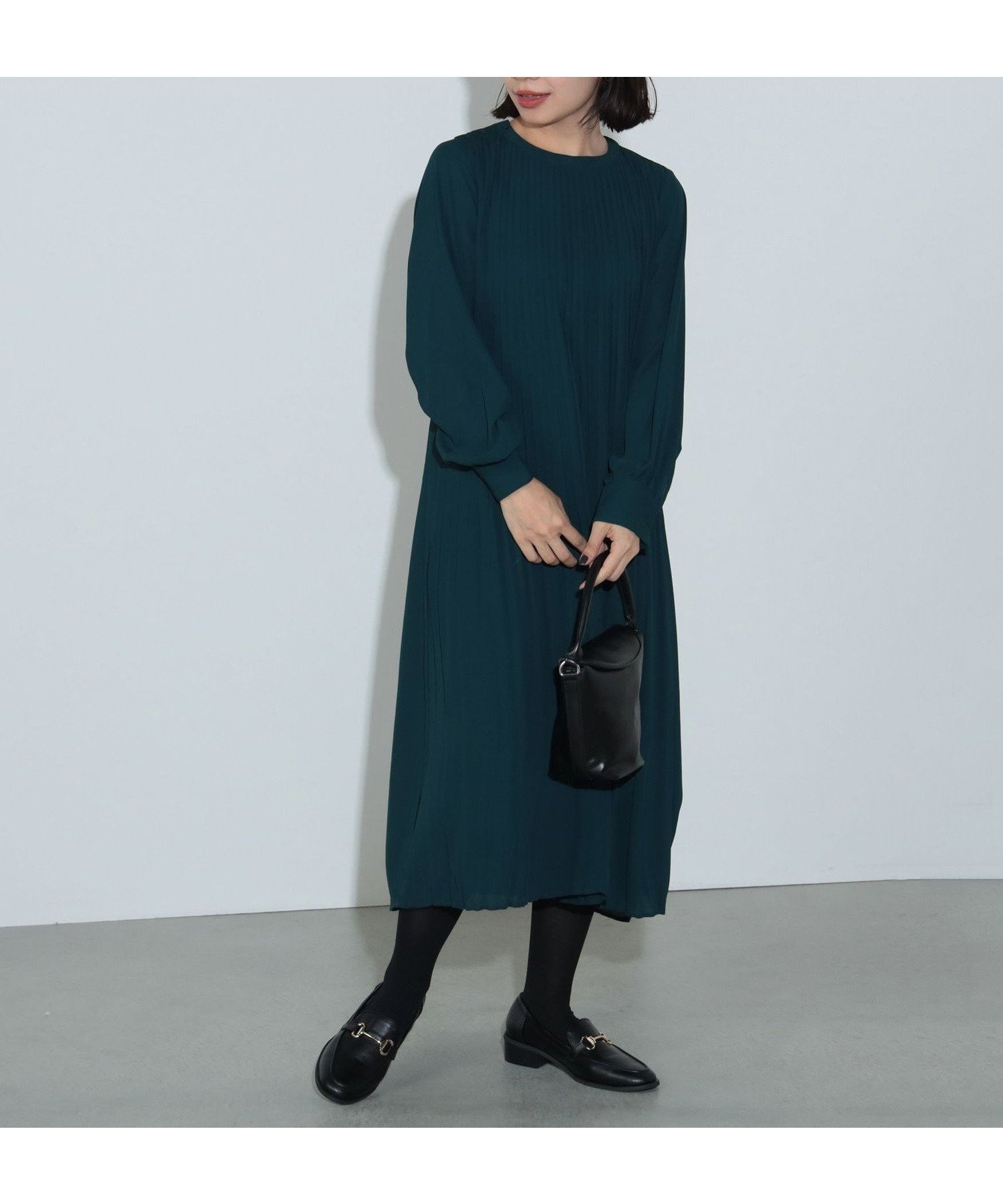 【ビームス ハート/BEAMS HEART】の【洗濯機洗い可】クロスケシプリーツ ワンピース 25AW お仕事 ビジネス 通勤 オンオフ兼用 インテリア・キッズ・メンズ・レディースファッション・服の通販 founy(ファニー) 　ファッション　Fashion　レディースファッション　Fashion for Women　ワンピース　Dresses　2025年　2025　2025-2026秋冬・A/W　Autumn/Winter 2025–26 AW25–26　おすすめ　Recommended / Our Picks　エレガント 上品　Elegant　クラシカル　Classical, Vintage-Inspired　シューズ　Shoes, Footwear　ジョーゼット　Georgette, Semi-Sheer Fabric　ビジネス 仕事 通勤　Business / Work / Commuting　プリーツ　Pleats, Pleated　リラックス　Relax, Relaxed Fit　GREEN|ID: prp329100004796524 ipo3291000000034799760