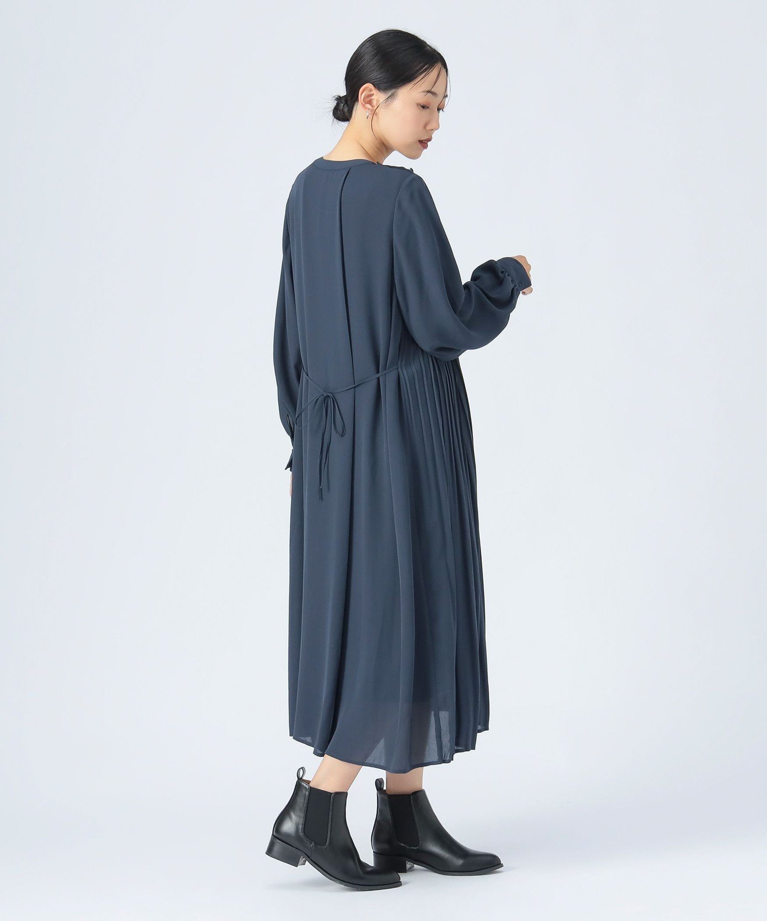 【ビームス ハート/BEAMS HEART】の【洗濯機洗い可】クロスケシプリーツ ワンピース 25AW お仕事 ビジネス 通勤 オンオフ兼用 インテリア・キッズ・メンズ・レディースファッション・服の通販 founy(ファニー) 　ファッション　Fashion　レディースファッション　Fashion for Women　ワンピース　Dresses　2025年　2025　2025-2026秋冬・A/W　Autumn/Winter 2025–26 AW25–26　おすすめ　Recommended / Our Picks　エレガント 上品　Elegant　クラシカル　Classical, Vintage-Inspired　シューズ　Shoes, Footwear　ジョーゼット　Georgette, Semi-Sheer Fabric　ビジネス 仕事 通勤　Business / Work / Commuting　プリーツ　Pleats, Pleated　リラックス　Relax, Relaxed Fit　NAVY2|ID: prp329100004796524 ipo3291000000034799762