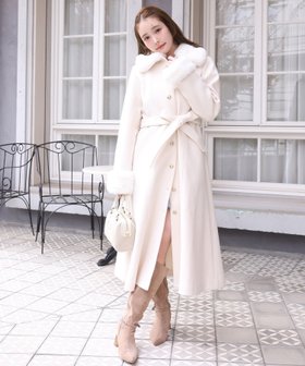 【ナイスクラップ/NICE CLAUP】の【サイズ展開あり】襟/袖ファーマルチリボンロングコート 人気、トレンドファッション・服の通販 founy(ファニー) ファッション Fashion レディースファッション Fashion for Women アウター Coat / Outerwear Collection コート・ロングコート・ピーコート Long Coats, Peacoats & More 2025年 2025 2025-2026秋冬・A/W Autumn/Winter 2025–26 AW25–26 冬 Winter / This Winter シューズ Shoes, Footwear スタンド Stand Collar, Upright Stand デニム Denim, Jeans Material ハイネック High Neck, Mock Neck フェイクファー Faux Fur, Imitation Fur マフラー Scarf, Muffler リボン Ribbon, Bow ロング Long, Long-Length |ID:prp329100004796565