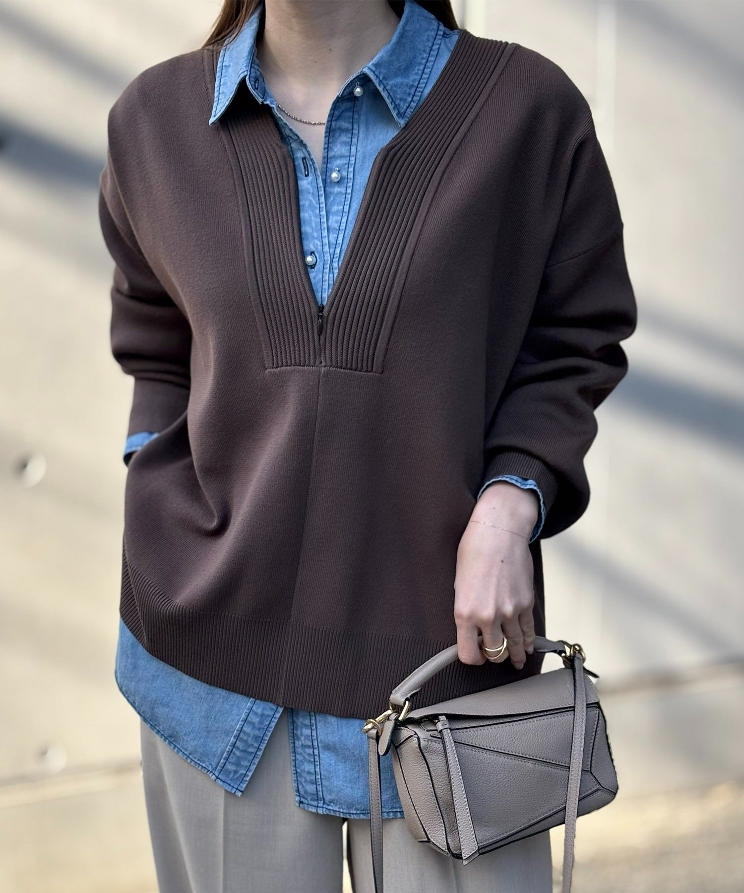 【スタイルドア/STYLEDOOR】のフロント2wayニットVネックプルオーバー インテリア・キッズ・メンズ・レディースファッション・服の通販 founy(ファニー) 　ファッション　Fashion　レディースファッション　Fashion for Women　トップス・カットソー　Cut & Sew Tops　ニット　Knit Tops & Sweaters　カジュアルプルオーバー・ニットトップス　Pullovers & Knit Tops / Casual Pullovers　Vネックトップス　V-Neck Tops / V-Cut Neckline Shirts　インナー　Innerwear　洗える　Machine Washable　キャミソール　Camisole, Spaghetti Strap Top　クール　Cool, Chic　サテン　Satin, Glossy Fabric　シンプル　Simple, Minimal　タンク　Tank Top, Sleeveless Top　タートル　Turtleneck, Turtle Collar　デニム　Denim, Jeans Material　フロント　Front, Front Design　ベーシック　Basic, Essential　ボトム　Bottoms, Lower Wear　ボーダー　Border, Stripe　無地　Plain, Solid Color　ワイド　Wide, Wide Fit　ブラウン|ID: prp329100004796887 ipo3291000000034936816