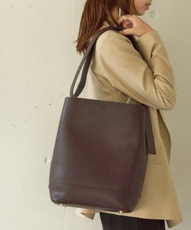 【カセットチャート/Cassette Chart】のMyuQ/JUNO ワンショルダートートバッグ 人気、トレンドファッション・服の通販 founy(ファニー) ファッション Fashion レディースファッション Fashion for Women バッグ Bags アクセサリー Fashion Accessories カーゴパンツ Cargo Pants, Utility Pants キャミワンピース Cami Dress, Slip Dress クラシカル Classical, Vintage-Inspired ショルダー Shoulder, Shoulder Strap シンプル Simple, Minimal ジップ Zip, Zipper スウェット / スエット Sweatshirt, Sweatwear スラックス Slacks, Dress Pants セットアップ Set-Up, Coordinated Outfit タートルネック Turtleneck, High Neck デニム Denim, Jeans Material バケツ Bucket, Bucket Style ポケット Pocket, Pocket Detail マーメイド Mermaid, Fishtail Silhouette ロンドン London Style, British Inspired A/W・秋冬 Autumn/Winter おすすめ Recommended / Our Picks ビジネス 仕事 通勤 Business / Work / Commuting |ID:prp329100004796899