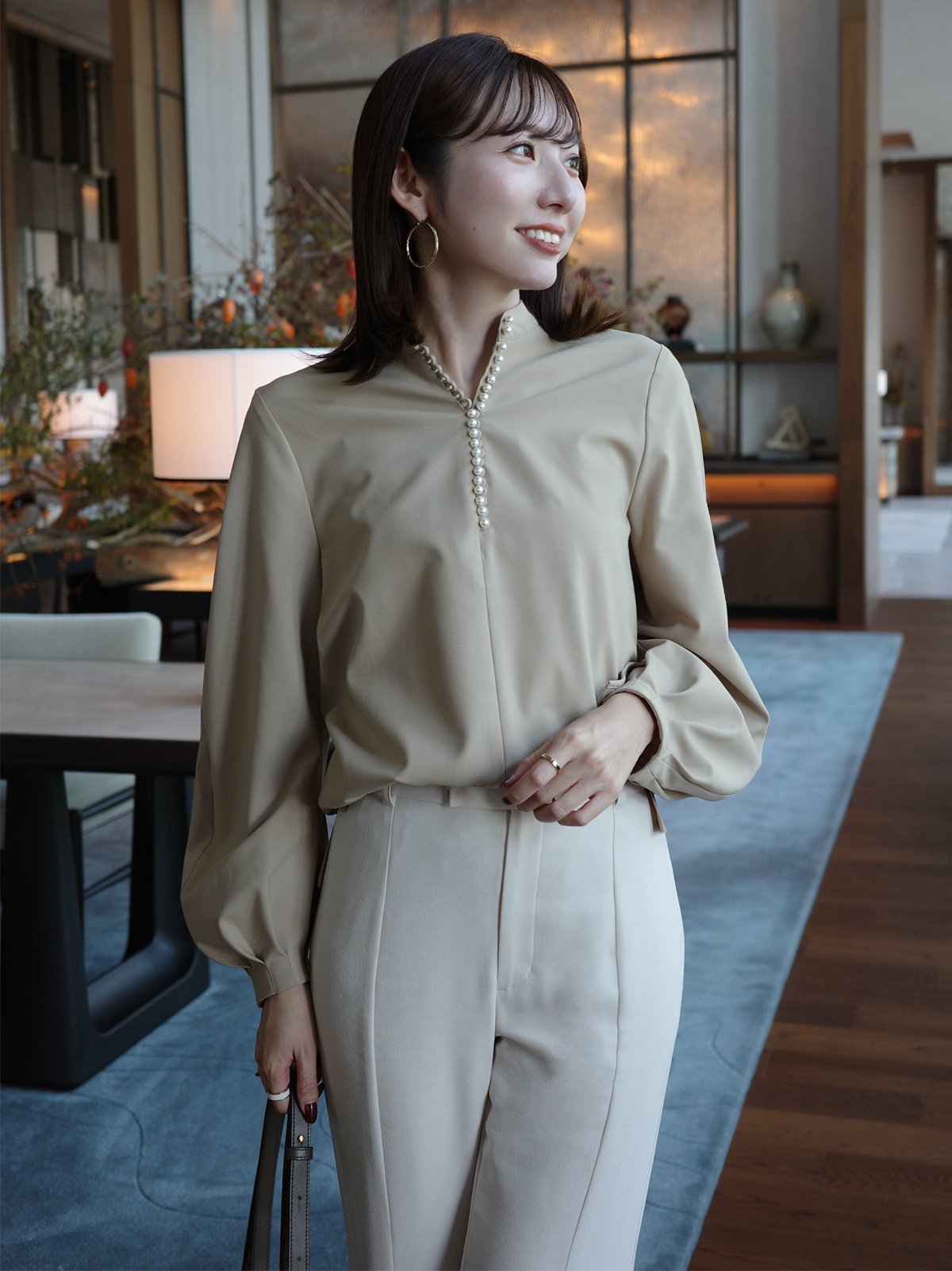 【アニュアンス/anuans】のパールトリムブラウス インテリア・キッズ・メンズ・レディースファッション・服の通販 founy(ファニー) 　ファッション　Fashion　レディースファッション　Fashion for Women　トップス・カットソー　Cut & Sew Tops　シャツ・ブラウス・オフィスカジュアル　Elegant Blouses & Button-Ups　パール　Pearl, Pearl Accent　フォルム　Silhouette, Form　BEIGE|ID: prp329100004796984 ipo3291000000034804111