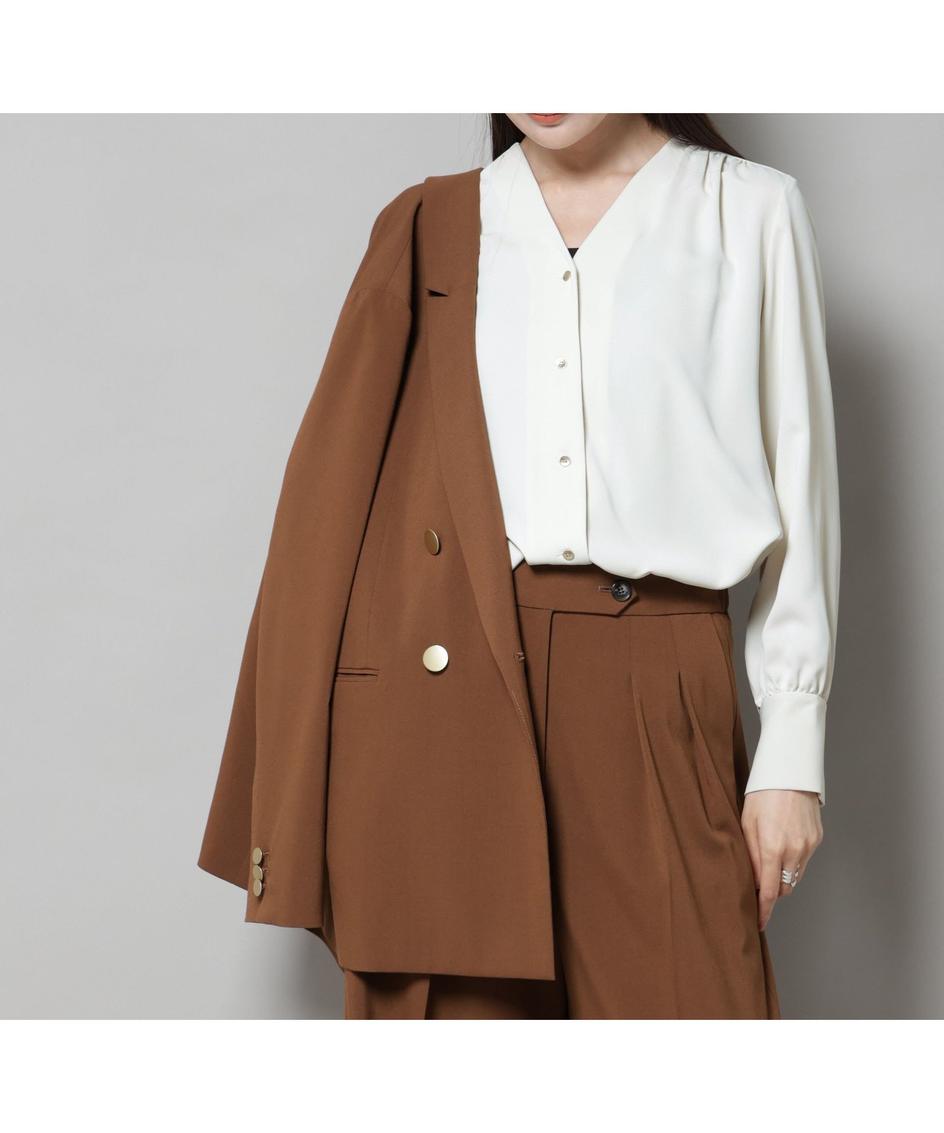 【ナノ ユニバース/nano universe】のフロントボタンVネックブラウス インテリア・キッズ・メンズ・レディースファッション・服の通販 founy(ファニー) 　ファッション　Fashion　レディースファッション　Fashion for Women　トップス・カットソー　Cut & Sew Tops　シャツ・ブラウス・オフィスカジュアル　Elegant Blouses & Button-Ups　Vネックトップス　V-Neck Tops / V-Cut Neckline Shirts　ウォッシャブル　Machine Washable　ギャザー　Gathered, Ruffled　今季　This Season, Current Season　サテン　Satin, Glossy Fabric　シンプル　Simple, Minimal　ジャケット　Jacket, Outerwear　ストレッチ　Stretch, Stretchy Fabric　スラックス　Slacks, Dress Pants　人気　Popular, Best Seller　フロント　Front, Front Design　ベーシック　Basic, Essential　エレガント 上品　Elegant　2025年　2025　2025-2026秋冬・A/W　Autumn/Winter 2025–26 AW25–26　オフホワイト1|ID: prp329100004797029 ipo3291000000034804421