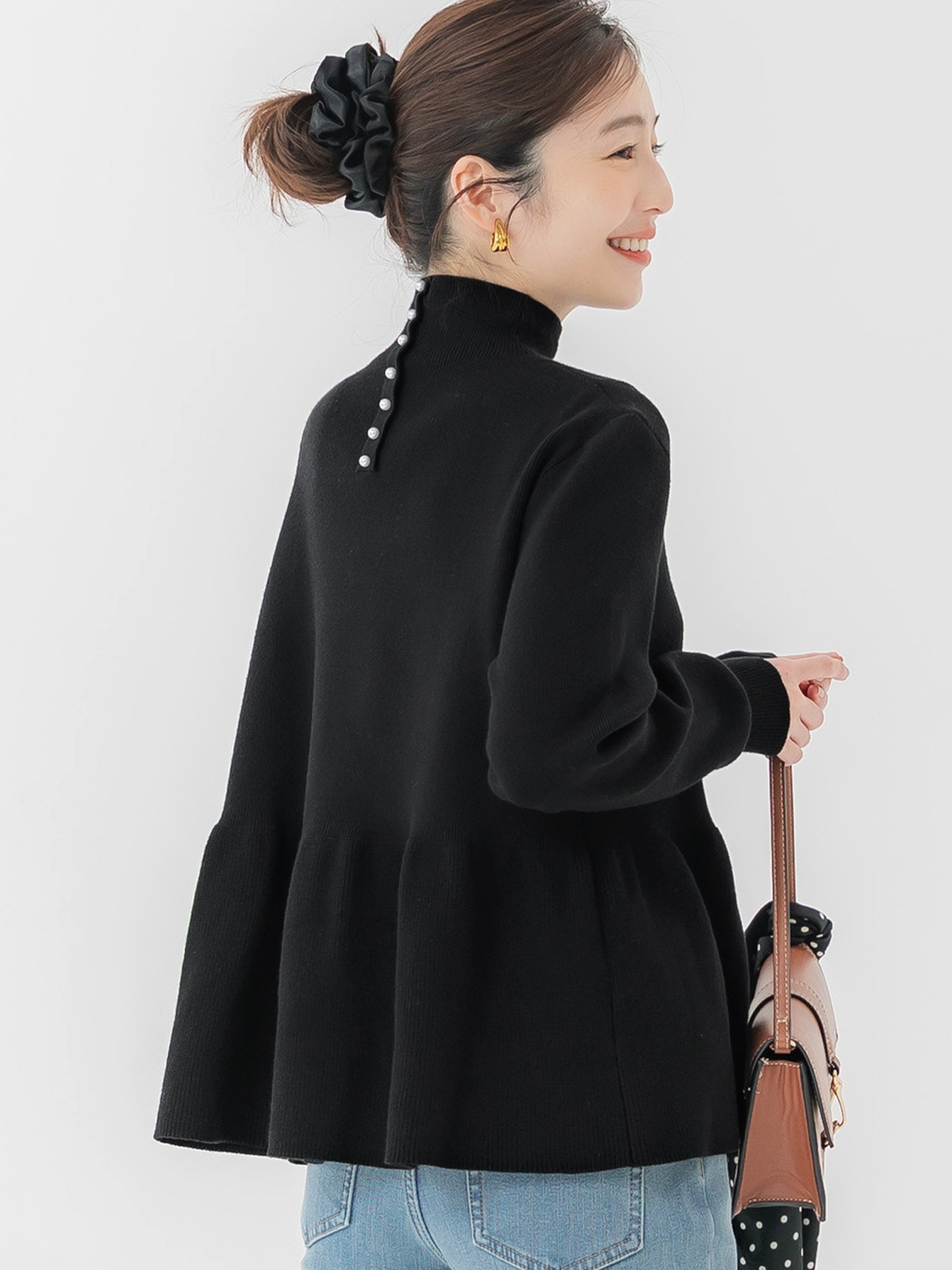 【コカ/COCA】のボトルネックバックパールニット インテリア・キッズ・メンズ・レディースファッション・服の通販 founy(ファニー) 　ファッション　Fashion　レディースファッション　Fashion for Women　トップス・カットソー　Cut & Sew Tops　ニット　Knit Tops & Sweaters　インナー　Innerwear　シンプル　Simple, Minimal　ジャケット　Jacket, Outerwear　長袖　Long Sleeve, Full Sleeve　パール　Pearl, Pearl Accent　ペプラム　Peplum, Flared Hem　ボトルネック　Bottle Neck, Mock Neck　ポケット　Pocket, Pocket Detail　エレガント 上品　Elegant　ホリデーシーズン　Holiday Season　2025年　2025　2025-2026秋冬・A/W　Autumn/Winter 2025–26 AW25–26　Black|ID: prp329100004797139 ipo3291000000034929262