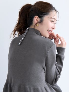 【コカ/COCA】のボトルネックバックパールニット 人気、トレンドファッション・服の通販 founy(ファニー) ファッション Fashion レディースファッション Fashion for Women トップス・カットソー Cut & Sew Tops ニット Knit Tops & Sweaters インナー Innerwear シンプル Simple, Minimal ジャケット Jacket, Outerwear 長袖 Long Sleeve, Full Sleeve パール Pearl, Pearl Accent ペプラム Peplum, Flared Hem ボトルネック Bottle Neck, Mock Neck ポケット Pocket, Pocket Detail エレガント 上品 Elegant ホリデーシーズン Holiday Season 2025年 2025 2025-2026秋冬・A/W Autumn/Winter 2025–26 AW25–26 |ID:prp329100004797139