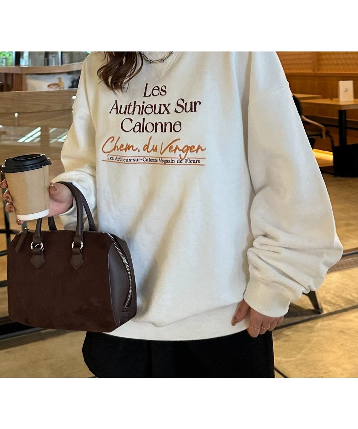 【ディスコート/Discoat】の【ユニセックス】LesAuthieux刺繍ロゴスウェット インテリア・キッズ・メンズ・レディースファッション・服の通販 founy(ファニー) 　ファッション　Fashion　レディースファッション　Fashion for Women　トップス・カットソー　Cut & Sew Tops　レディースパーカー・カジュアルフーディー　Casual Hoodies & Sweatshirts　スウェット・クルーネックトップス　Sweatshirts & Crewnecks / Relaxed Fit Sweat Tops　おすすめ　Recommended / Our Picks　シンプル　Simple, Minimal　スウェット / スエット　Sweatshirt, Sweatwear　フレンチ　French, French Style　オフホワイト|ID: prp329100004797494 ipo3291000000035084420