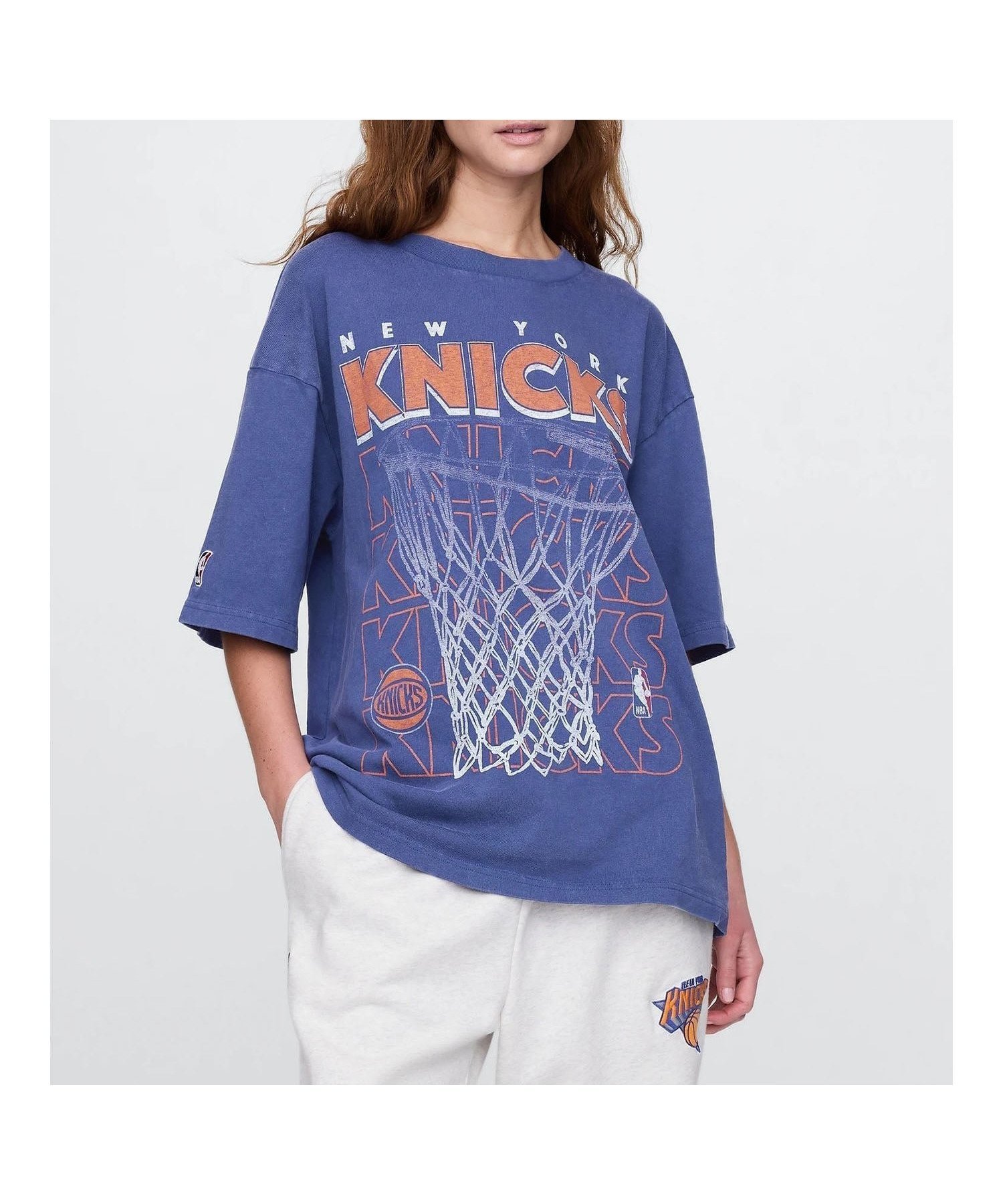 【ギャップ/GAP】のNBA ニューヨーク ニックス グラフィックTシャツ 人気、トレンドファッション・服の通販 founy(ファニー) ファッション Fashion レディースファッション Fashion for Women トップス・カットソー Cut & Sew Tops シャツ・ブラウス・オフィスカジュアル Elegant Blouses & Button-Ups ロングTシャツ・Tシャツ Longline T-Shirts & Tees キャラクター Character, Licensed Characters グラフィック Graphic, Graphic Design ショート Short, Short Length スリーブ Sleeve, Long Sleeve / Short Sleeve トレンド Trend, Trending Now ニューヨーク New York, NYC Style フロント Front, Front Design プリント Print, Printed Pattern other-1|ID: prp329100004797577 ipo3291000000034809209