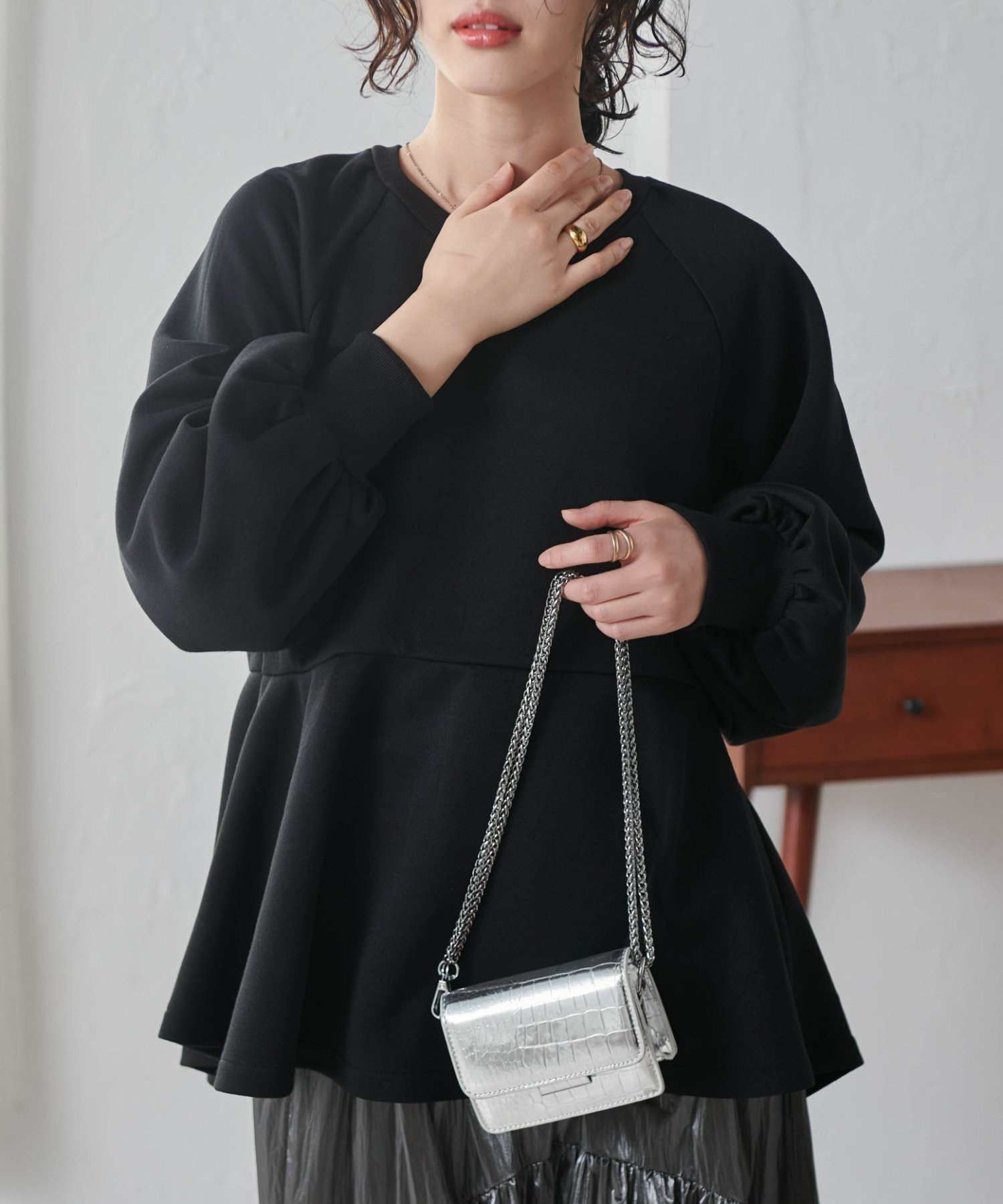 【ラナン/Ranan】のRANAN/ボリュームスリーブペプラムプルオーバー 人気、トレンドファッション・服の通販 founy(ファニー) 　ファッション　Fashion　レディースファッション　Fashion for Women　トップス・カットソー　Cut & Sew Tops　カジュアルプルオーバー・ニットトップス　Pullovers & Knit Tops / Casual Pullovers　ボリューム袖・フリルスリーブブラウス　Voluminous & Ruffle Sleeves / Puffy Sleeve Tops　アクセサリー　Fashion Accessories　ギャザー　Gathered, Ruffled　シューズ　Shoes, Footwear　ストレッチ　Stretch, Stretchy Fabric　ペプラム　Peplum, Flared Hem　ボトム　Bottoms, Lower Wear　ポケット　Pocket, Pocket Detail　リラックス　Relax, Relaxed Fit　おすすめ　Recommended / Our Picks　 other-1|ID: prp329100004797607 ipo3291000000035185297