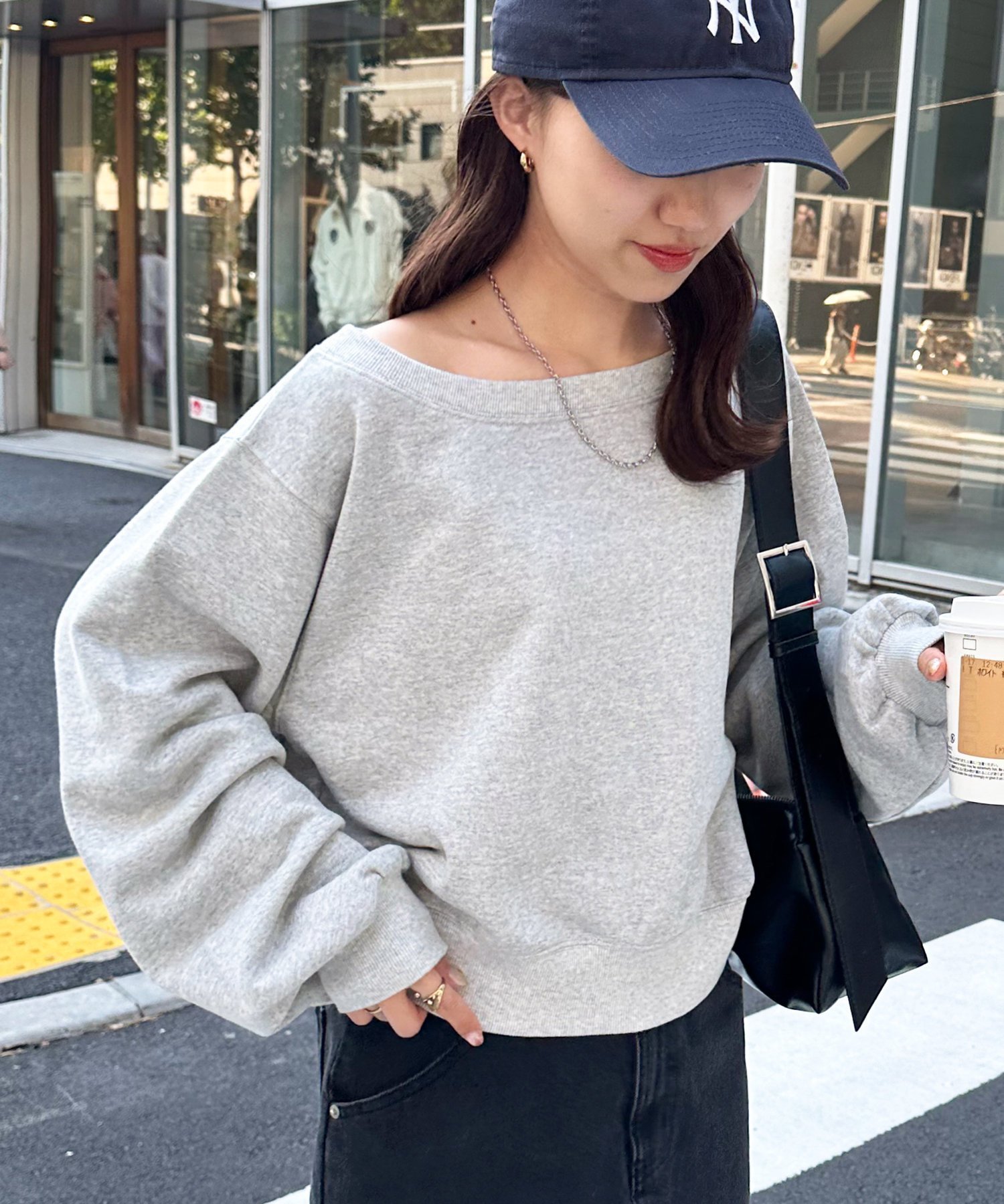 【ディスコート/Discoat】の【華奢見え】オフショルスウェット《新色追加/WEB限定》 インテリア・キッズ・メンズ・レディースファッション・服の通販 founy(ファニー) 　ファッション　Fashion　レディースファッション　Fashion for Women　トップス・カットソー　Cut & Sew Tops　レディースパーカー・カジュアルフーディー　Casual Hoodies & Sweatshirts　スウェット・クルーネックトップス　Sweatshirts & Crewnecks / Relaxed Fit Sweat Tops　おすすめ　Recommended / Our Picks　ショート　Short, Short Length　シンプル　Simple, Minimal　スウェット / スエット　Sweatshirt, Sweatwear　デニム　Denim, Jeans Material　バランス　Balance, Style Balance　パーカー　Hoodie, Parka　ロング　Long, Long-Length　定番　Standard, Basic Item　グレー|ID: prp329100004797615 ipo3291000000034934949