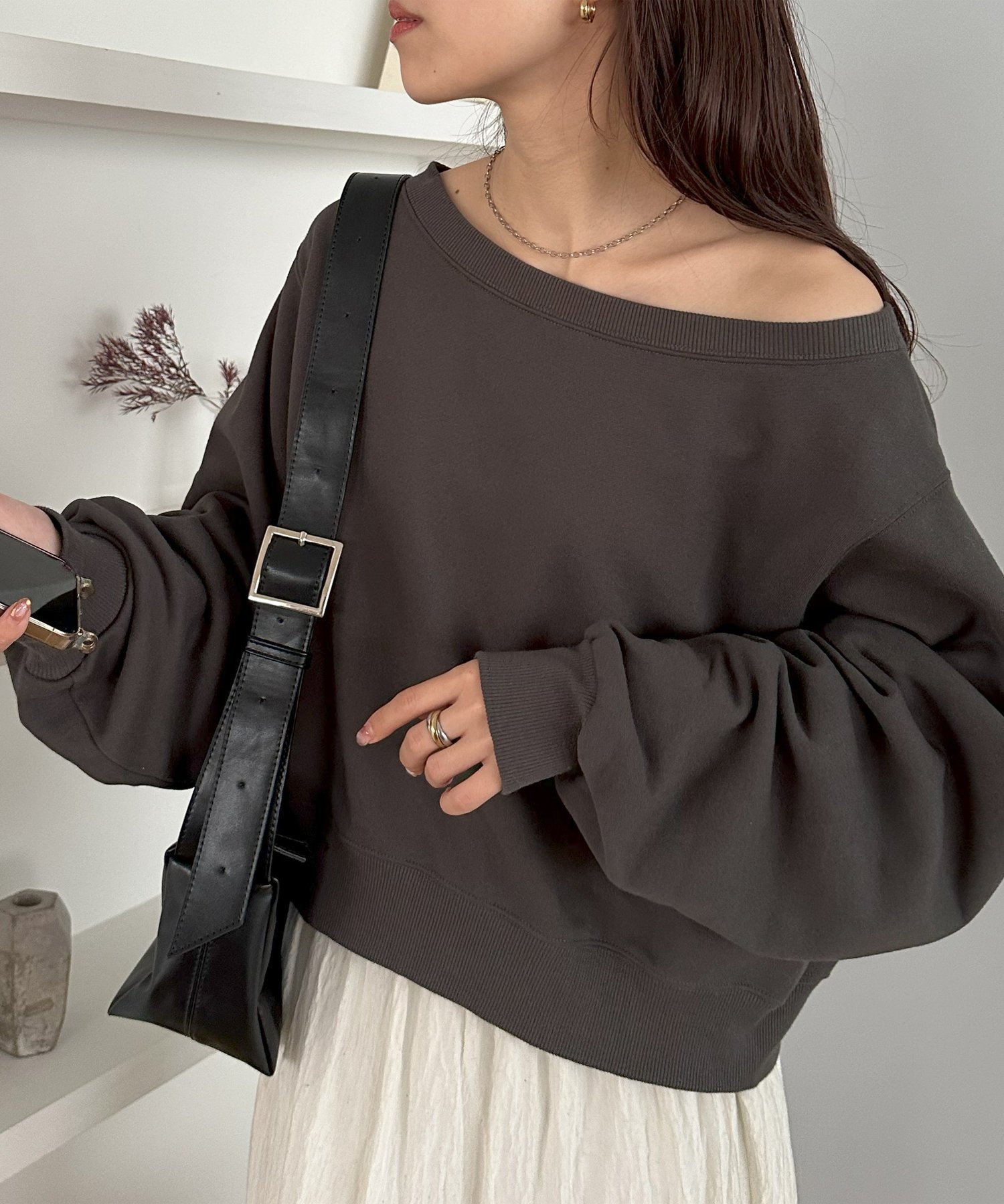 【ディスコート/Discoat】の【華奢見え】オフショルスウェット《新色追加/WEB限定》 インテリア・キッズ・メンズ・レディースファッション・服の通販 founy(ファニー) 　ファッション　Fashion　レディースファッション　Fashion for Women　トップス・カットソー　Cut & Sew Tops　レディースパーカー・カジュアルフーディー　Casual Hoodies & Sweatshirts　スウェット・クルーネックトップス　Sweatshirts & Crewnecks / Relaxed Fit Sweat Tops　おすすめ　Recommended / Our Picks　ショート　Short, Short Length　シンプル　Simple, Minimal　スウェット / スエット　Sweatshirt, Sweatwear　デニム　Denim, Jeans Material　バランス　Balance, Style Balance　パーカー　Hoodie, Parka　ロング　Long, Long-Length　定番　Standard, Basic Item　チャコールグレー|ID: prp329100004797615 ipo3291000000034934950