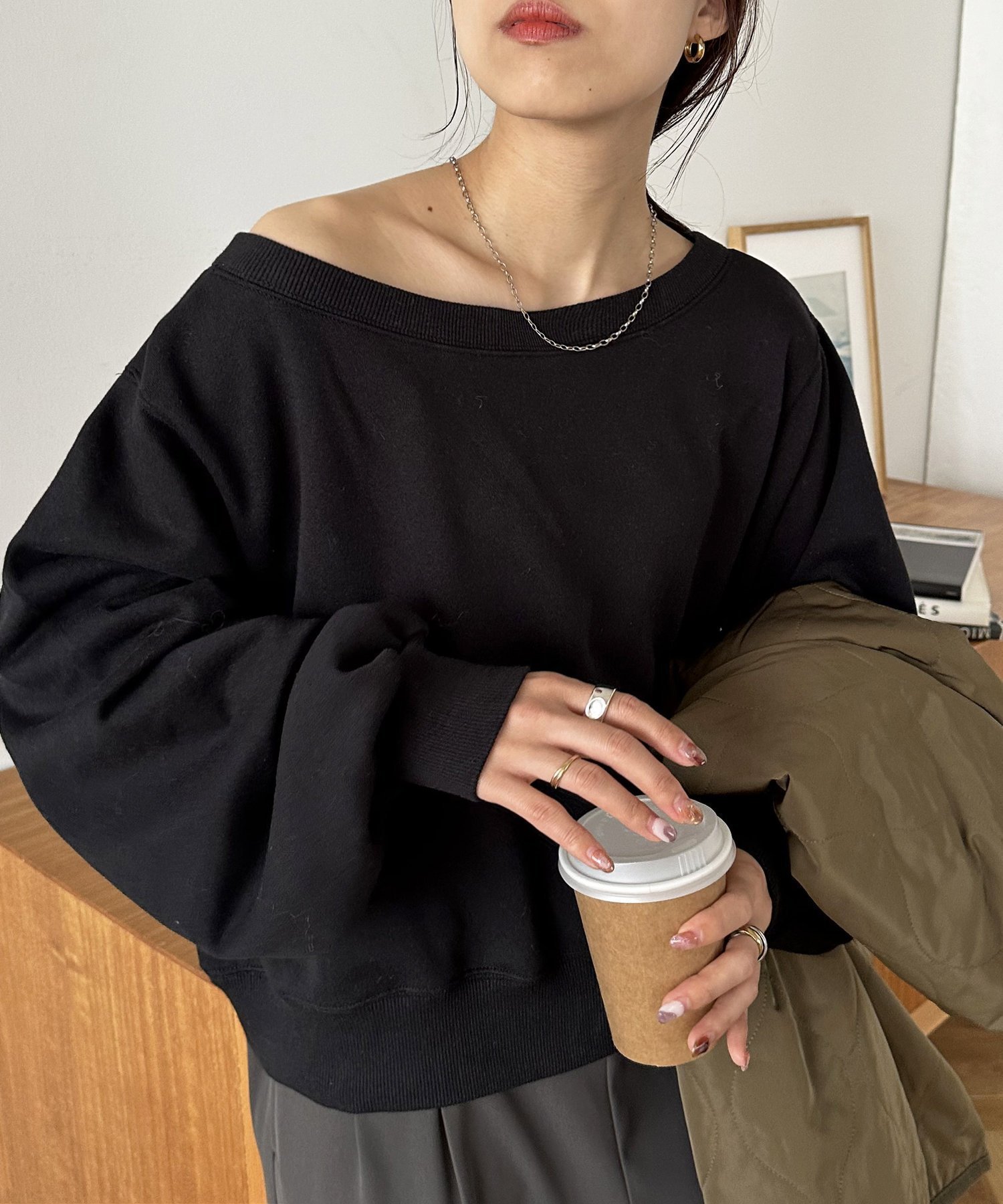 【ディスコート/Discoat】の【華奢見え】オフショルスウェット《新色追加/WEB限定》 インテリア・キッズ・メンズ・レディースファッション・服の通販 founy(ファニー) 　ファッション　Fashion　レディースファッション　Fashion for Women　トップス・カットソー　Cut & Sew Tops　レディースパーカー・カジュアルフーディー　Casual Hoodies & Sweatshirts　スウェット・クルーネックトップス　Sweatshirts & Crewnecks / Relaxed Fit Sweat Tops　おすすめ　Recommended / Our Picks　ショート　Short, Short Length　シンプル　Simple, Minimal　スウェット / スエット　Sweatshirt, Sweatwear　デニム　Denim, Jeans Material　バランス　Balance, Style Balance　パーカー　Hoodie, Parka　ロング　Long, Long-Length　定番　Standard, Basic Item　ブラック|ID: prp329100004797615 ipo3291000000034934951