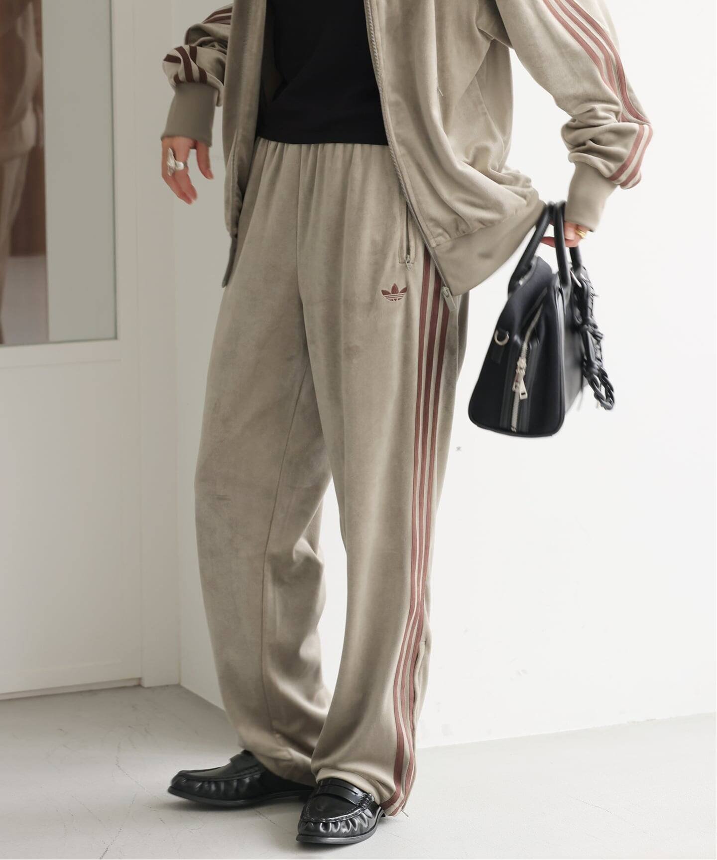 【ジャーナルスタンダード/JOURNAL STANDARD】の別注【adidas originals/アディダス オリジナルス】BB TRACK PANTS JSSP インテリア・キッズ・メンズ・レディースファッション・服の通販 founy(ファニー) ファッション Fashion レディースファッション Fashion for Women パンツ Pants & Trousers スポーツ Sports, Activewear スマート Smart, Elegant ベロア Velour, Soft Velvet 別注 Limited Edition, Custom Order ラグジュアリー Luxury, Elegant ベージュ|ID: prp329100004797627 ipo3291000000034809649