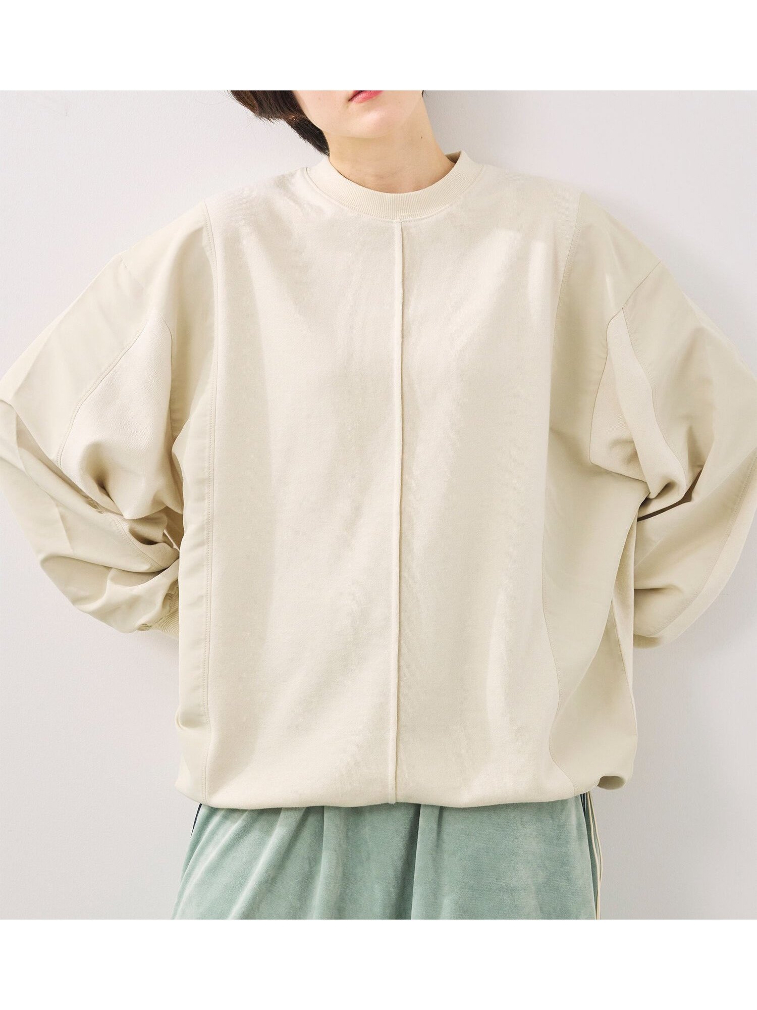 【サマンサモスモス/Samansa Mos2】の異素材切替スウェット インテリア・キッズ・メンズ・レディースファッション・服の通販 founy(ファニー) 　ファッション　Fashion　レディースファッション　Fashion for Women　トップス・カットソー　Cut & Sew Tops　レディースパーカー・カジュアルフーディー　Casual Hoodies & Sweatshirts　スウェット・クルーネックトップス　Sweatshirts & Crewnecks / Relaxed Fit Sweat Tops　おすすめ　Recommended / Our Picks　シンプル　Simple, Minimal　スウェット / スエット　Sweatshirt, Sweatwear　デニム　Denim, Jeans Material　リラックス　Relax, Relaxed Fit　エレガント 上品　Elegant　切替　Switching, Contrast Panel　ライトベージュ|ID: prp329100004797634 ipo3291000000034809715