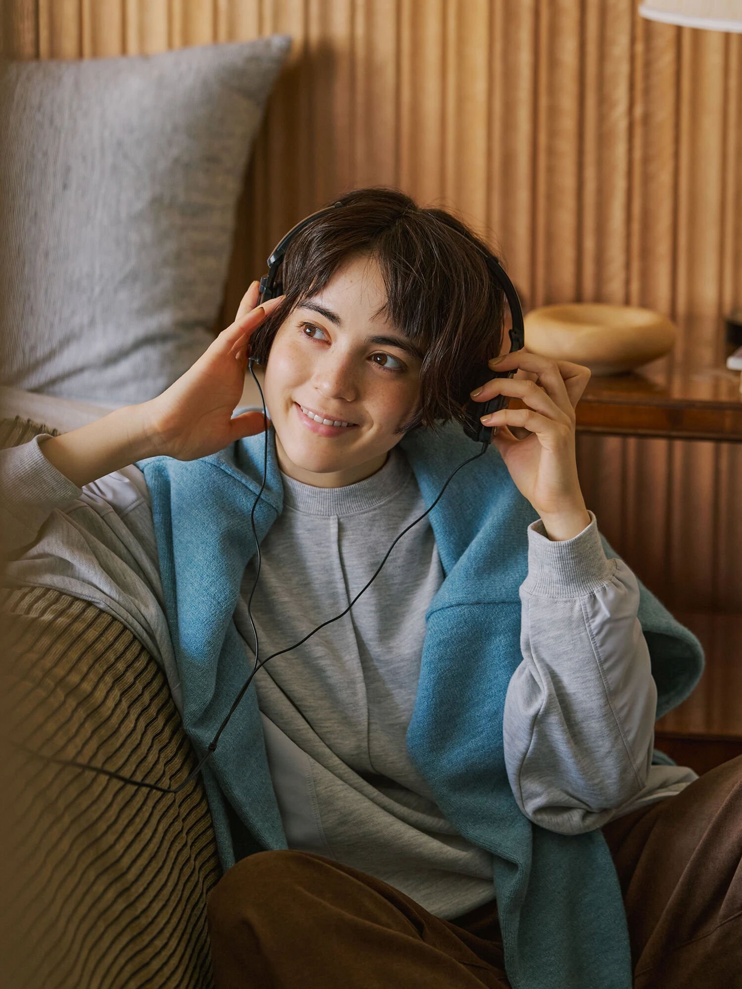 【サマンサモスモス/Samansa Mos2】の異素材切替スウェット インテリア・キッズ・メンズ・レディースファッション・服の通販 founy(ファニー) 　ファッション　Fashion　レディースファッション　Fashion for Women　トップス・カットソー　Cut & Sew Tops　レディースパーカー・カジュアルフーディー　Casual Hoodies & Sweatshirts　スウェット・クルーネックトップス　Sweatshirts & Crewnecks / Relaxed Fit Sweat Tops　おすすめ　Recommended / Our Picks　シンプル　Simple, Minimal　スウェット / スエット　Sweatshirt, Sweatwear　デニム　Denim, Jeans Material　リラックス　Relax, Relaxed Fit　エレガント 上品　Elegant　切替　Switching, Contrast Panel　TOPグレー|ID: prp329100004797634 ipo3291000000034809717