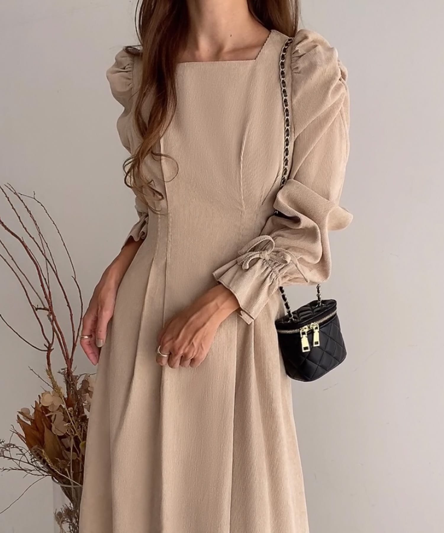 【ジュノア/JUNOAH】のFILLOU バックリボンワンピース インテリア・キッズ・メンズ・レディースファッション・服の通販 founy(ファニー) 　ファッション　Fashion　レディースファッション　Fashion for Women　ワンピース　Dresses　ライトベージュ|ID: prp329100004797721 ipo3291000000034810388