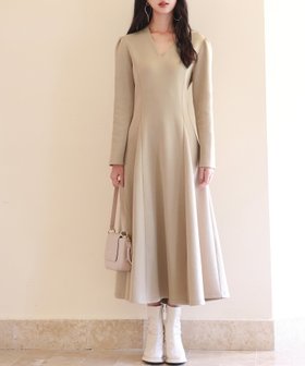 【セゾンドパピヨン/SAISON DE PAPILLON】のポンチ素材Vネックゴアードワンピース 人気、トレンドファッション・服の通販 founy(ファニー) ファッション Fashion レディースファッション Fashion for Women ワンピース Dresses シェイプ Shape, Slim Fit シンプル Simple, Minimal フレア Flare, Flared |ID:prp329100004797821