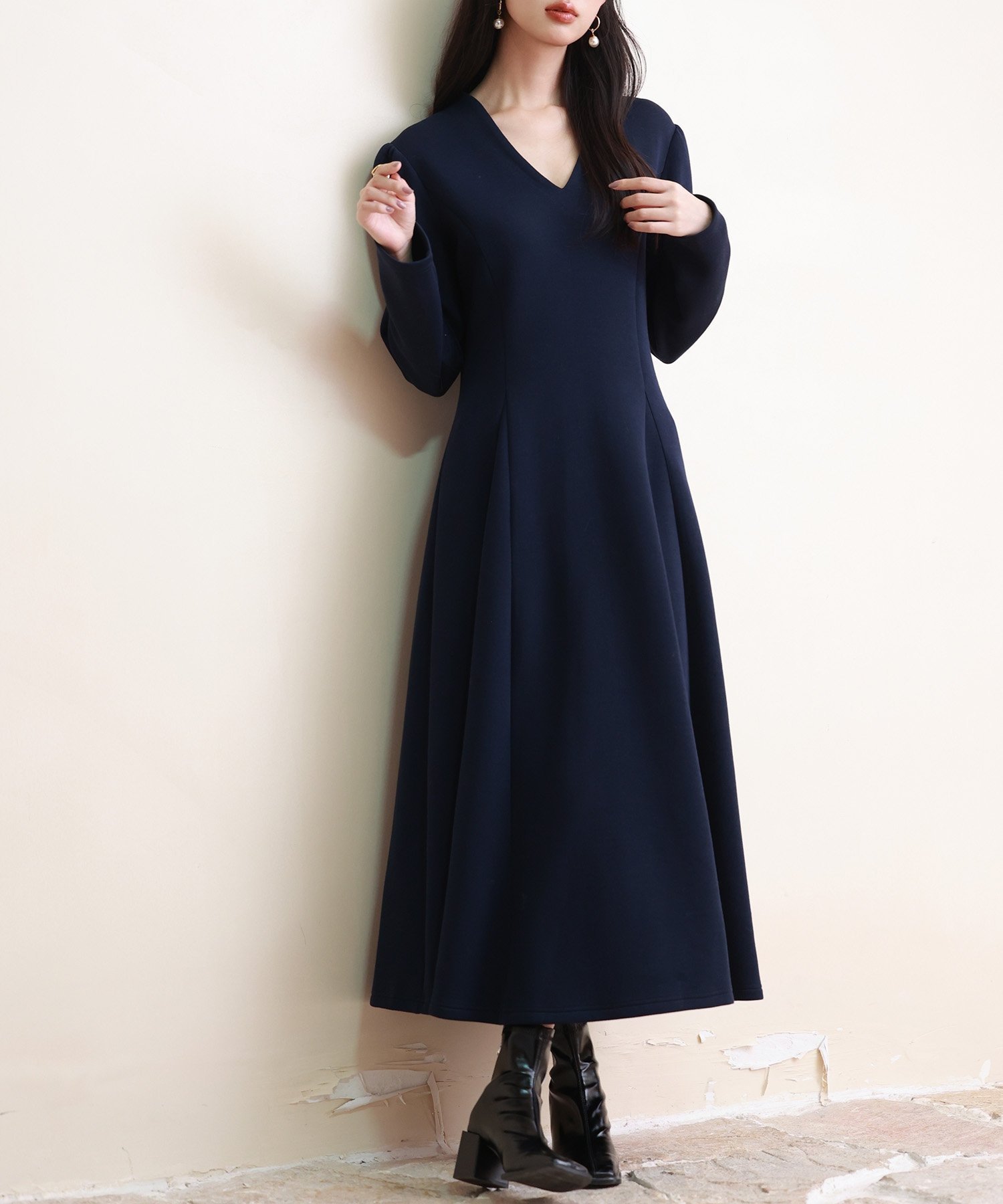 【セゾンドパピヨン/SAISON DE PAPILLON】のポンチ素材Vネックゴアードワンピース インテリア・キッズ・メンズ・レディースファッション・服の通販 founy(ファニー) ファッション Fashion レディースファッション Fashion for Women ワンピース Dresses シェイプ Shape, Slim Fit シンプル Simple, Minimal フレア Flare, Flared ネイビー|ID: prp329100004797821 ipo3291000000034872379