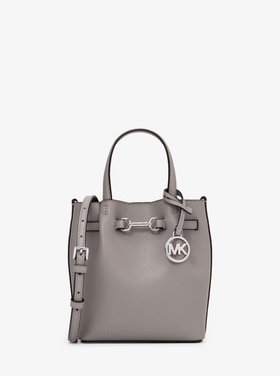 【マイケルコース/MICHAEL KORS】のCARSON NS クロスボディ スモール マイケルコース 人気、トレンドファッション・服の通販 founy(ファニー) ファッション Fashion レディースファッション Fashion for Women コレクション Collection, Seasonal Line ショルダー Shoulder, Shoulder Strap ドロップ Drop Shoulder, Dropped Style ラグジュアリー Luxury, Elegant |ID:prp329100004797873