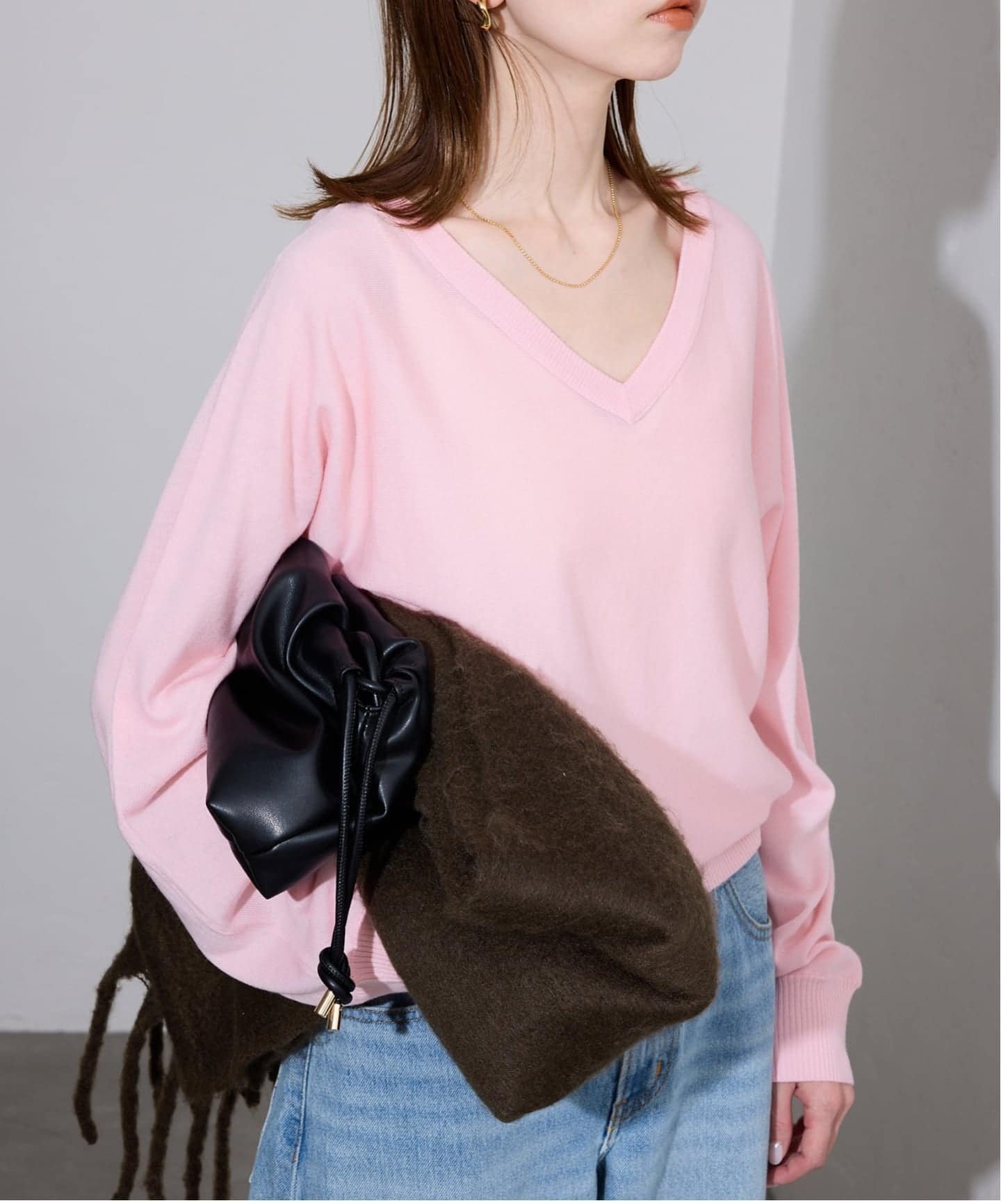 【スローブ イエナ/SLOBE IENA】のウォッシャブルドルマンVネックプルオーバー インテリア・キッズ・メンズ・レディースファッション・服の通販 founy(ファニー) 　ファッション　Fashion　レディースファッション　Fashion for Women　トップス・カットソー　Cut & Sew Tops　カジュアルプルオーバー・ニットトップス　Pullovers & Knit Tops / Casual Pullovers　Vネックトップス　V-Neck Tops / V-Cut Neckline Shirts　2025年　2025　2025-2026秋冬・A/W　Autumn/Winter 2025–26 AW25–26　カットソー　Cut and Sewn Top　シアー　Sheer, See-Through　トレンド　Trend, Trending Now　人気　Popular, Best Seller　ピンク A|ID: prp329100004797876 ipo3291000000034811662