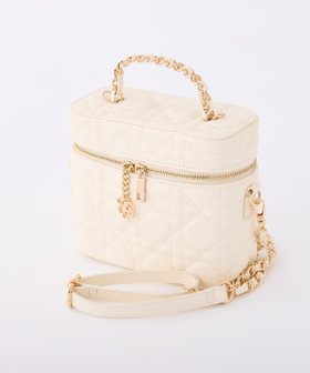 【ナイスクラップ/NICE CLAUP】のチャーム付きキルティングバニティバッグ 人気、トレンドファッション・服の通販 founy(ファニー) ファッション Fashion レディースファッション Fashion for Women バッグ Bags 2025年 2025 2025-2026秋冬・A/W Autumn/Winter 2025–26 AW25–26 おすすめ Recommended / Our Picks ガーリー Girly, Feminine Style ギフト プレゼント Gift / Present シンプル Simple, Minimal チャーム Charm, Pendant ツイード Twill, Twill Weave ベーシック Basic, Essential ポケット Pocket, Pocket Detail |ID:prp329100004797884