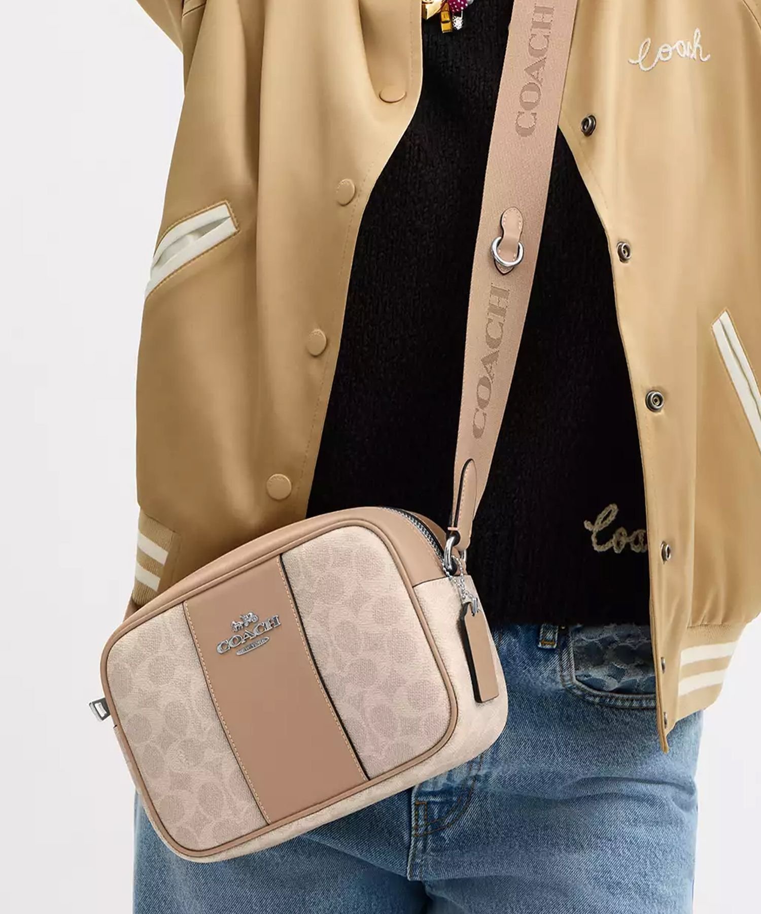 【コーチ/COACH】の【公式】ジェイミー カメラ バッグ・シグネチャー キャンバス・ストライプ 人気、トレンドファッション・服の通販 founy(ファニー) ファッション Fashion レディースファッション Fashion for Women カメラ Camera Accessories キャンバス Canvas, Canvas Fabric シューズ Shoes, Footwear ジップ Zip, Zipper ストライプ Stripe, Striped Pattern ポケット Pocket, Pocket Detail ラップ Wrap, Wrap Design 財布 Wallet, Purse other-1|ID: prp329100004797889 ipo3291000000034873283