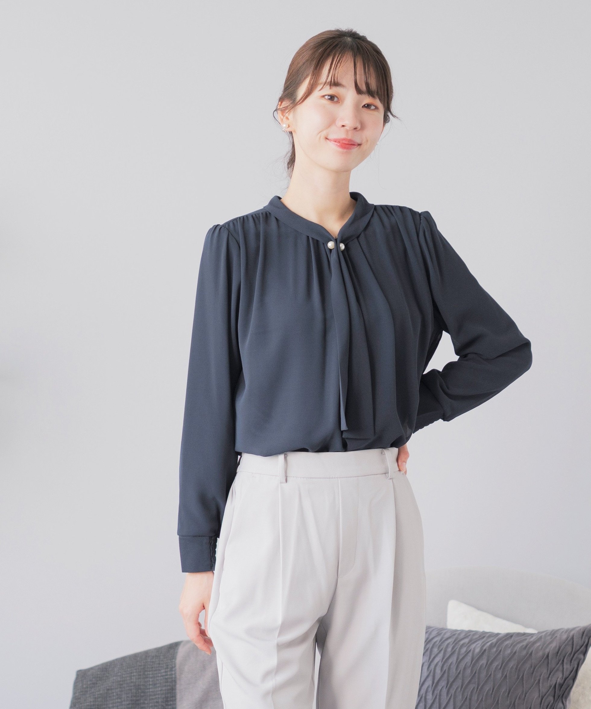 【その他のブランド/Other】の【裏起毛】パールボウタイ 長袖ブラウス インテリア・キッズ・メンズ・レディースファッション・服の通販 founy(ファニー) 　ファッション　Fashion　レディースファッション　Fashion for Women　トップス・カットソー　Cut & Sew Tops　シャツ・ブラウス・オフィスカジュアル　Elegant Blouses & Button-Ups　おすすめ　Recommended / Our Picks　ギャザー　Gathered, Ruffled　ジョーゼット　Georgette, Semi-Sheer Fabric　ストレッチ　Stretch, Stretchy Fabric　セレモニー　Ceremony　ドレープ　Drape, Draping Fabric　パール　Pearl, Pearl Accent　フォーマル　Formal, Dressy　ブローチ　Brooch, Pin Brooch　エレガント 上品　Elegant　長袖　Long Sleeve, Full Sleeve　ネイビー|ID: prp329100004797933 ipo3291000000035226775