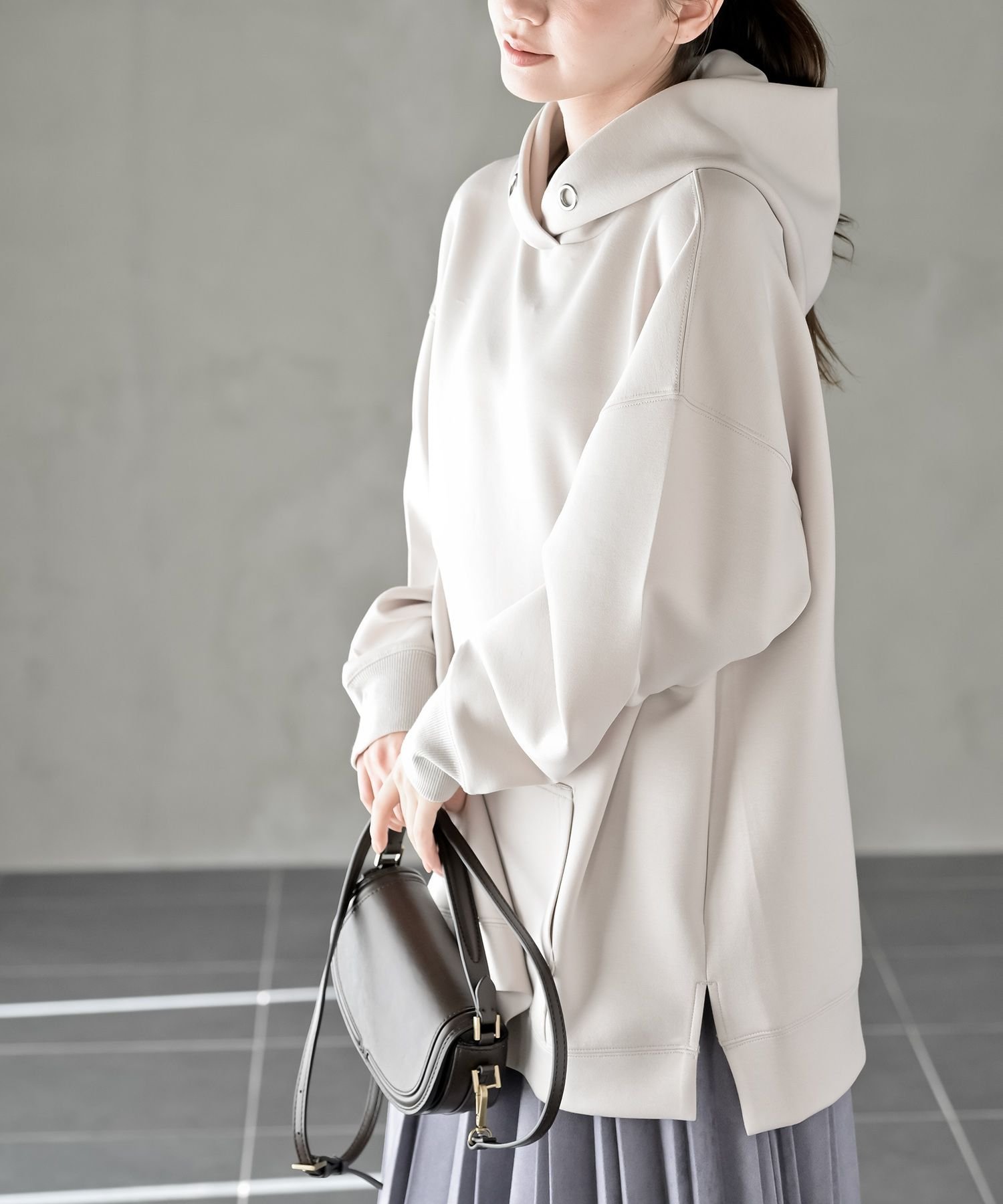 【アールピーエス/rps】のダンボールプルパーカー インテリア・キッズ・メンズ・レディースファッション・服の通販 founy(ファニー) ファッション Fashion レディースファッション Fashion for Women トップス・カットソー Cut & Sew Tops レディースパーカー・カジュアルフーディー Casual Hoodies & Sweatshirts アンティーク Antique-Inspired シルバー Silver, Metallic Silver ストレッチ Stretch, Stretchy Fabric スリット Slit, Slit Detail パーカー Hoodie, Parka フロント Front, Front Design ポケット Pocket, Pocket Detail ワンポイント One Point, Statement Accent エレガント 上品 Elegant 再入荷 Restock / Back in Stock アイボリー|ID: prp329100004797947 ipo3291000000034812250