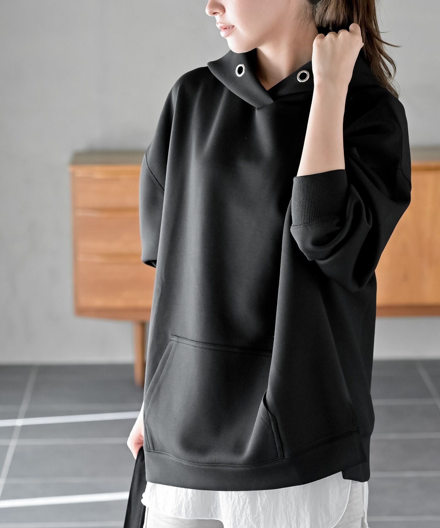 【アールピーエス/rps】のダンボールプルパーカー インテリア・キッズ・メンズ・レディースファッション・服の通販 founy(ファニー) ファッション Fashion レディースファッション Fashion for Women トップス・カットソー Cut & Sew Tops レディースパーカー・カジュアルフーディー Casual Hoodies & Sweatshirts アンティーク Antique-Inspired シルバー Silver, Metallic Silver ストレッチ Stretch, Stretchy Fabric スリット Slit, Slit Detail パーカー Hoodie, Parka フロント Front, Front Design ポケット Pocket, Pocket Detail ワンポイント One Point, Statement Accent エレガント 上品 Elegant 再入荷 Restock / Back in Stock ブラック|ID: prp329100004797947 ipo3291000000034812252