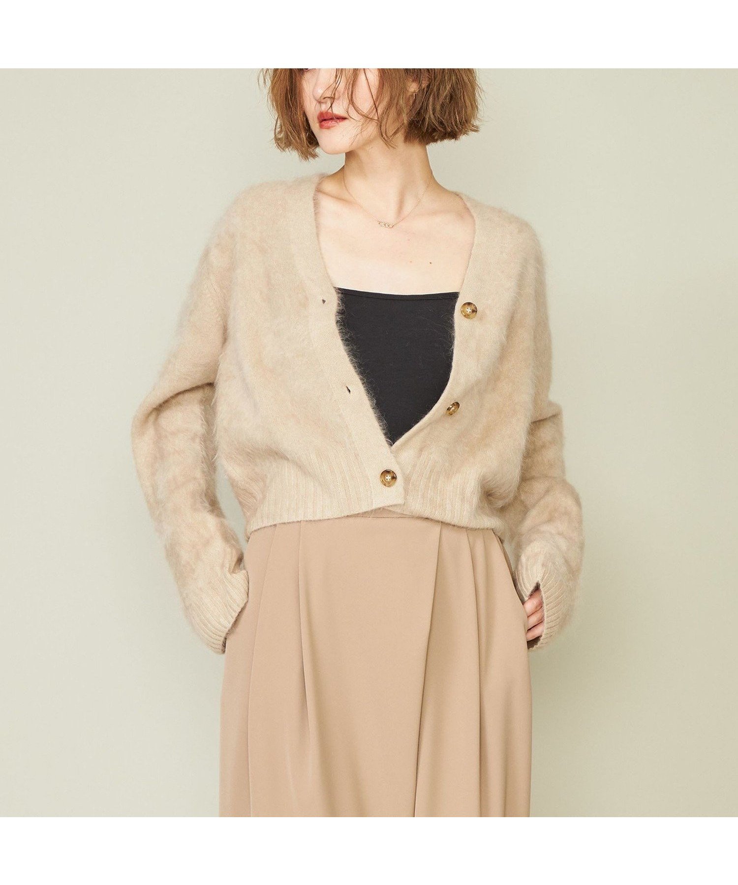 【ユナイテッドアローズ/UNITED ARROWS】のconte カシミヤ ファー Vネックカーディガン インテリア・キッズ・メンズ・レディースファッション・服の通販 founy(ファニー) ファッション Fashion レディースファッション Fashion for Women トップス・カットソー Cut & Sew Tops カーディガン・羽織り Layered Style Cardigans Vネックトップス V-Neck Tops / V-Cut Neckline Shirts アクセサリー Fashion Accessories カーディガン Cardigan, Knitwear コンパクト Compact, Small Size フェミニン Feminine, Girly 羽織 Haori, Light Jacket アウトレット Outlet / Clearance おすすめ Recommended / Our Picks BEIGE|ID: prp329100004798253 ipo3291000000034917303