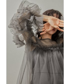 【ビーフラット/bflat】のチュールフリルブラウス トップス ボリューム袖 結婚式 同窓会 お呼ばれ 人気、トレンドファッション・服の通販 founy(ファニー) ファッション Fashion レディースファッション Fashion for Women トップス・カットソー Cut & Sew Tops シャツ・ブラウス・オフィスカジュアル Elegant Blouses & Button-Ups クラシカル Classical, Vintage-Inspired シルバー Silver, Metallic Silver ドレス Dress, One-Piece フェミニン Feminine, Girly フリル Frill, Ruffle おすすめ Recommended / Our Picks エレガント 上品 Elegant 結婚式 Wedding 披露宴 Wedding Reception 二次会 After Party |ID:prp329100004798285