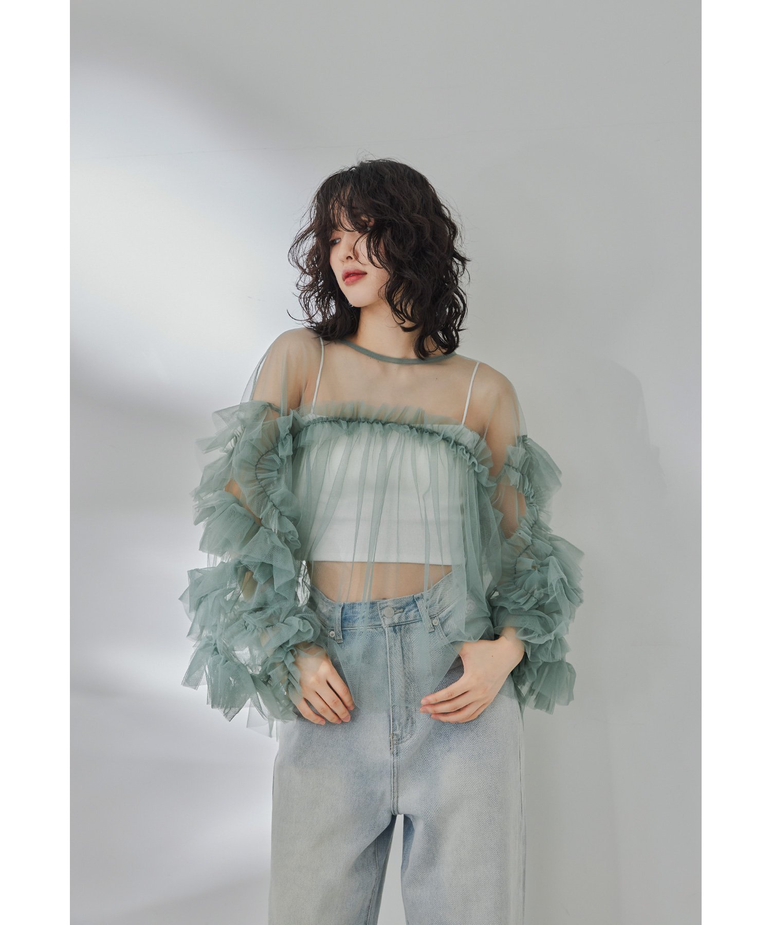 【ビーフラット/bflat】のチュールフリルブラウス トップス ボリューム袖 結婚式 同窓会 お呼ばれ インテリア・キッズ・メンズ・レディースファッション・服の通販 founy(ファニー) 　ファッション　Fashion　レディースファッション　Fashion for Women　トップス・カットソー　Cut & Sew Tops　シャツ・ブラウス・オフィスカジュアル　Elegant Blouses & Button-Ups　クラシカル　Classical, Vintage-Inspired　シルバー　Silver, Metallic Silver　ドレス　Dress, One-Piece　フェミニン　Feminine, Girly　フリル　Frill, Ruffle　おすすめ　Recommended / Our Picks　エレガント 上品　Elegant　結婚式　Wedding　披露宴　Wedding Reception　二次会　After Party　グリーン|ID: prp329100004798285 ipo3291000000034814705