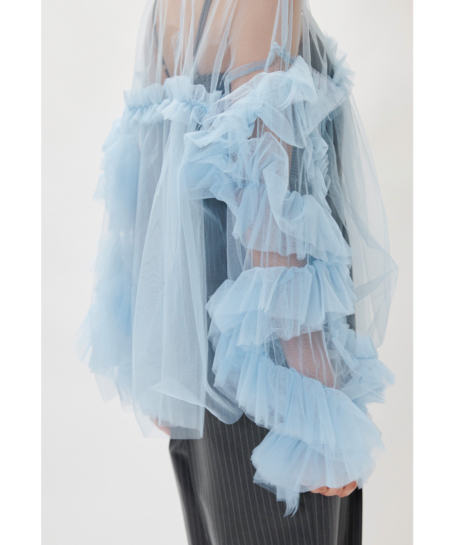 【ビーフラット/bflat】のチュールフリルブラウス トップス ボリューム袖 結婚式 同窓会 お呼ばれ インテリア・キッズ・メンズ・レディースファッション・服の通販 founy(ファニー) 　ファッション　Fashion　レディースファッション　Fashion for Women　トップス・カットソー　Cut & Sew Tops　シャツ・ブラウス・オフィスカジュアル　Elegant Blouses & Button-Ups　クラシカル　Classical, Vintage-Inspired　シルバー　Silver, Metallic Silver　ドレス　Dress, One-Piece　フェミニン　Feminine, Girly　フリル　Frill, Ruffle　おすすめ　Recommended / Our Picks　エレガント 上品　Elegant　結婚式　Wedding　披露宴　Wedding Reception　二次会　After Party　ライトブルー|ID: prp329100004798285 ipo3291000000034814712
