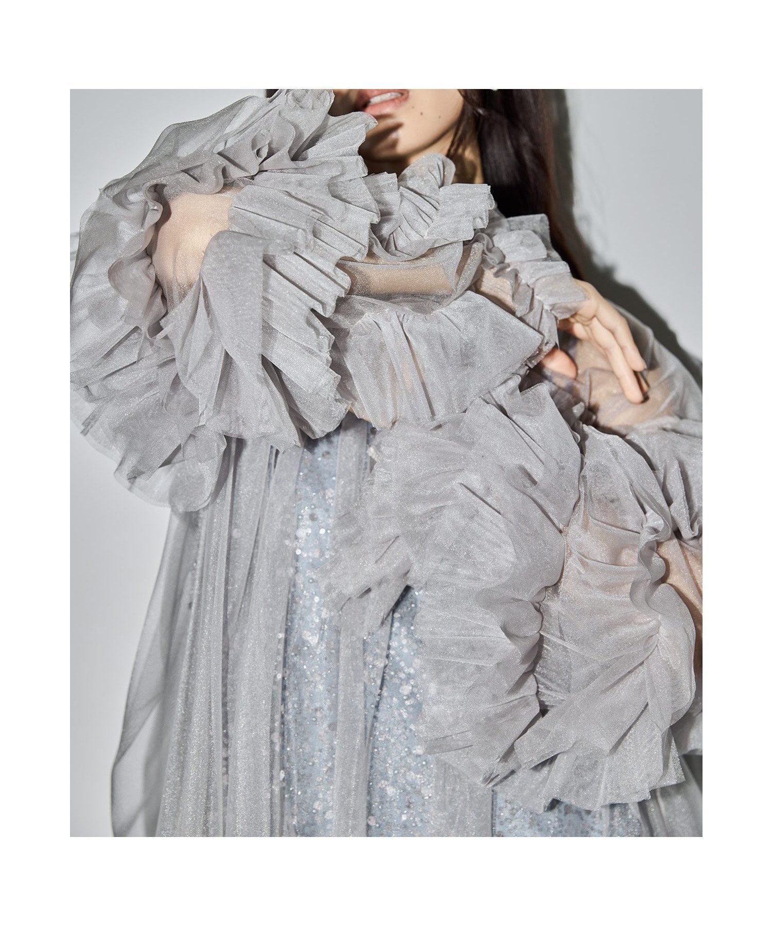 【ビーフラット/bflat】のチュールフリルブラウス トップス ボリューム袖 結婚式 同窓会 お呼ばれ インテリア・キッズ・メンズ・レディースファッション・服の通販 founy(ファニー) 　ファッション　Fashion　レディースファッション　Fashion for Women　トップス・カットソー　Cut & Sew Tops　シャツ・ブラウス・オフィスカジュアル　Elegant Blouses & Button-Ups　クラシカル　Classical, Vintage-Inspired　シルバー　Silver, Metallic Silver　ドレス　Dress, One-Piece　フェミニン　Feminine, Girly　フリル　Frill, Ruffle　おすすめ　Recommended / Our Picks　エレガント 上品　Elegant　結婚式　Wedding　披露宴　Wedding Reception　二次会　After Party　シルバー|ID: prp329100004798285 ipo3291000000034814719