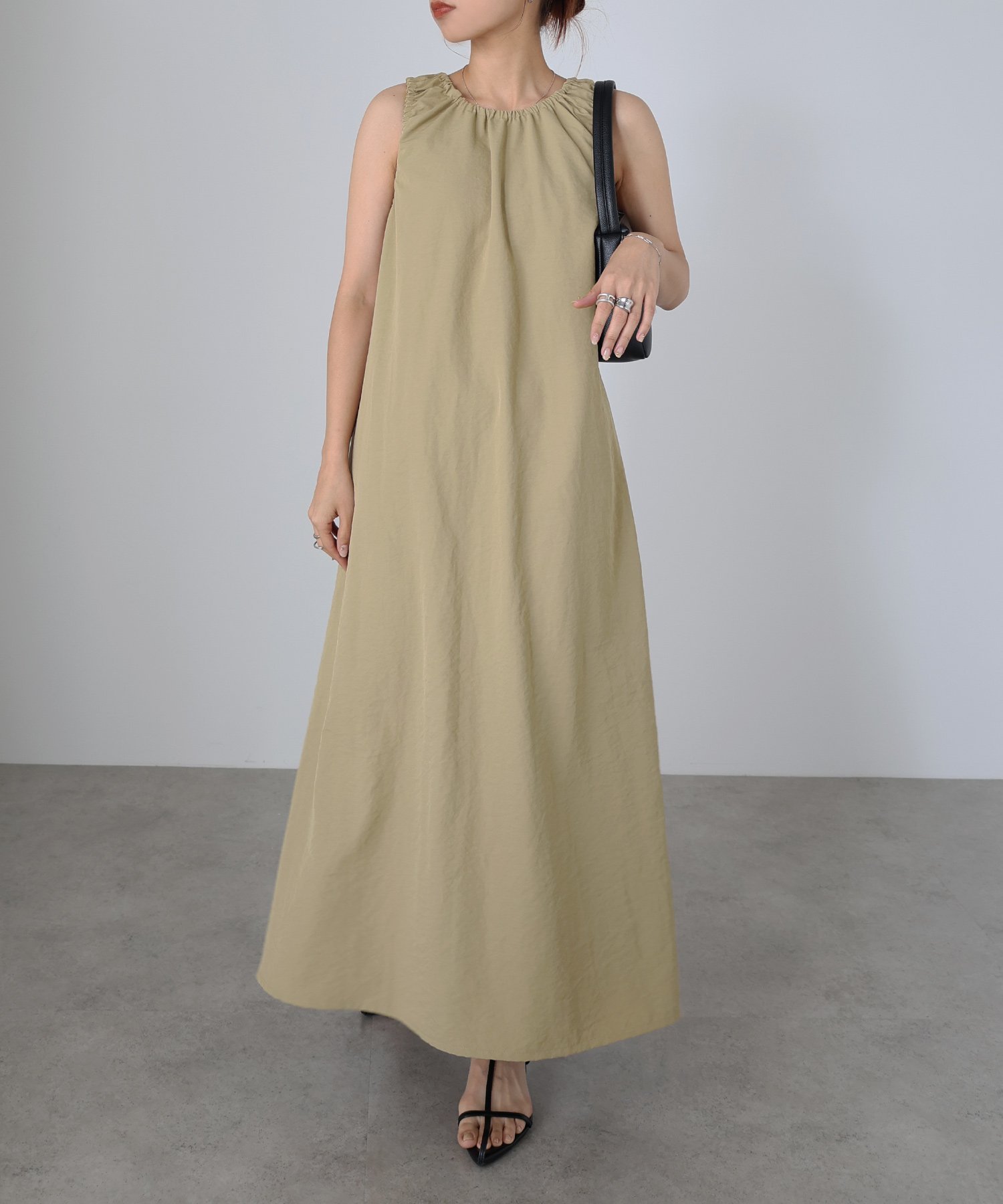 【アンドミー/andme】のバックオープン ノースリーブ ロング ワンピース インテリア・キッズ・メンズ・レディースファッション・服の通販 founy(ファニー) ファッション Fashion レディースファッション Fashion for Women ワンピース Dresses おすすめ Recommended / Our Picks ギャザー Gathered, Ruffled クラッシュ Distressed, Crashed Style ノースリーブ Sleeveless, No-Sleeve リゾート Resort, Vacation Style リラックス Relax, Relaxed Fit ロング Long, Long-Length ベージュ|ID: prp329100004798839 ipo3291000000034818344