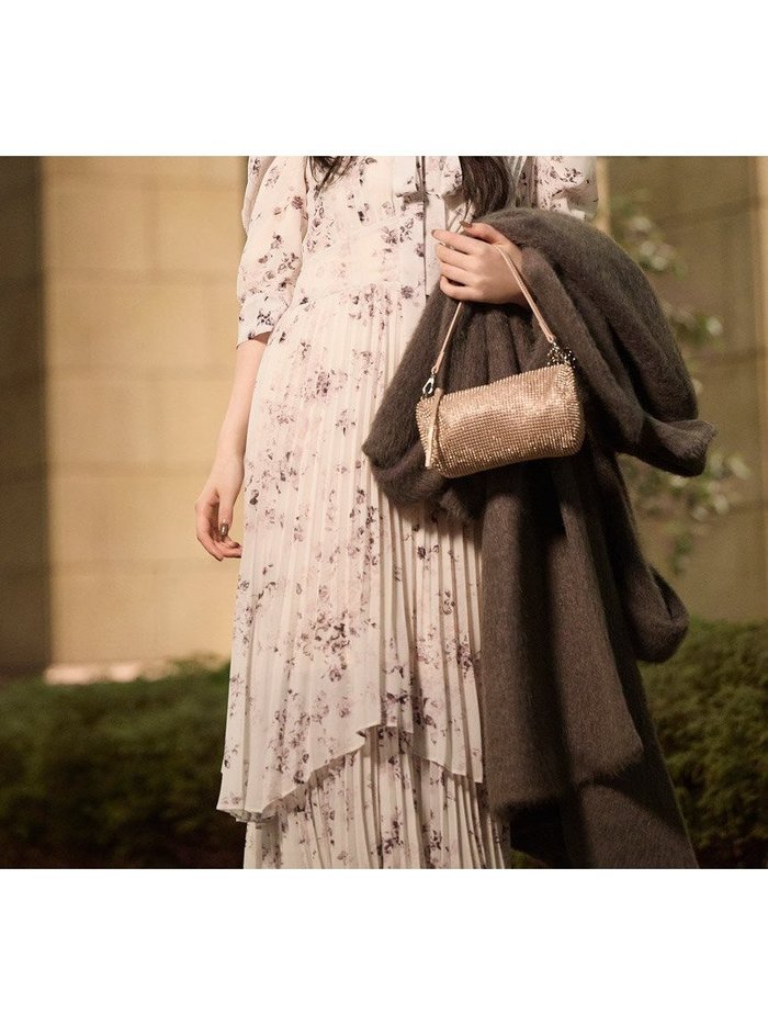 【スナイデル/SNIDEL】のSustainableプリーツプリントワンピース インテリア・キッズ・メンズ・レディースファッション・服の通販 founy(ファニー) https://founy.com/ ファッション Fashion レディースファッション Fashion for Women ワンピース Dresses ウェーブ Wavy Pattern エレガント 上品 Elegant シャーリング Shirring, Ruched ストレート Straight, Straight Cut スマート Smart, Elegant ティアード Tiered, Tiered Style パープル Purple, Violet フィット Fit, Slim Fit プリント Print, Printed Pattern プリーツ Pleats, Pleated モチーフ Motif, Design Theme リボン Ribbon, Bow ロマンティック Romantic, Feminine Style おすすめ Recommended / Our Picks |ID: prp329100004798895 ipo3291000000035048685