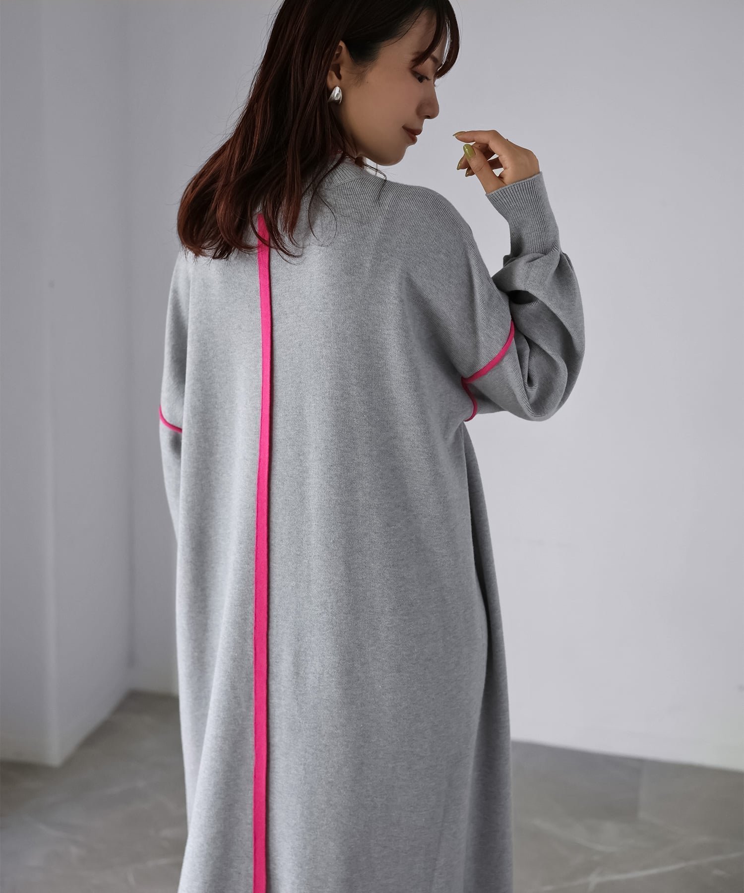 【リベリー/Riberry】の配色ニットロングワンピース インテリア・キッズ・メンズ・レディースファッション・服の通販 founy(ファニー) 　ファッション　Fashion　レディースファッション　Fashion for Women　ワンピース　Dresses　ショート　Short, Short Length　シンプル　Simple, Minimal　スニーカー　Sneakers, Trainers　スリーブ　Sleeve, Long Sleeve / Short Sleeve　ボトルネック　Bottle Neck, Mock Neck　無地　Plain, Solid Color　リゾート　Resort, Vacation Style　ロング　Long, Long-Length　楽ちん　Easy Fit, Comfortable　A/W・秋冬　Autumn/Winter　再入荷　Restock / Back in Stock　おすすめ　Recommended / Our Picks　旅行　Travel　エレガント 上品　Elegant　ライトグレー|ID: prp329100004798923 ipo3291000000034924145