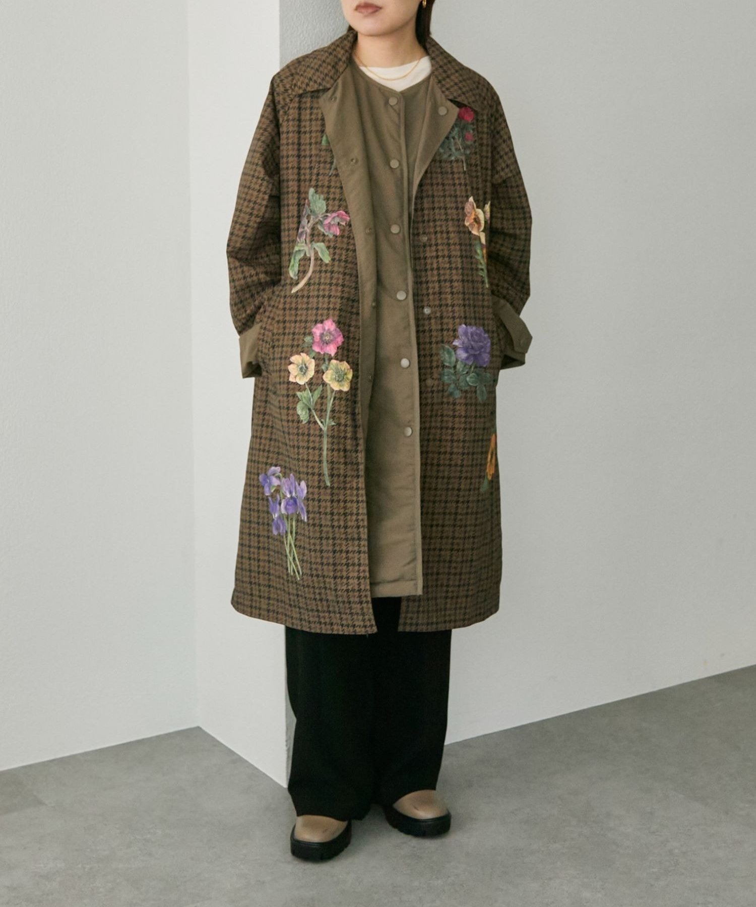 【イア パピヨネ/ear PAPILLONNER】の《撥水/手洗い可》sampo×earベスト付きリバーシブルコート 人気、トレンドファッション・服の通販 founy(ファニー) 　ファッション　Fashion　レディースファッション　Fashion for Women　アウター　Coat / Outerwear Collection　コート・ロングコート・ピーコート　Long Coats, Peacoats & More　クラシカル　Classical, Vintage-Inspired　コラボ　Collaboration, Collab　チェック　Check, Plaid, Tartan　人気　Popular, Best Seller　プリント　Print, Printed Pattern　ベスト　Vest, Waistcoat　ポケット　Pocket, Pocket Detail　防寒　Cold Protection, Winter-Ready　モダン　Modern, Contemporary　無地　Plain, Solid Color　リバーシブル　Reversible, Two-Sided　A/W・秋冬　Autumn/Winter　 other-1|ID: prp329100004799070 ipo3291000000035169570