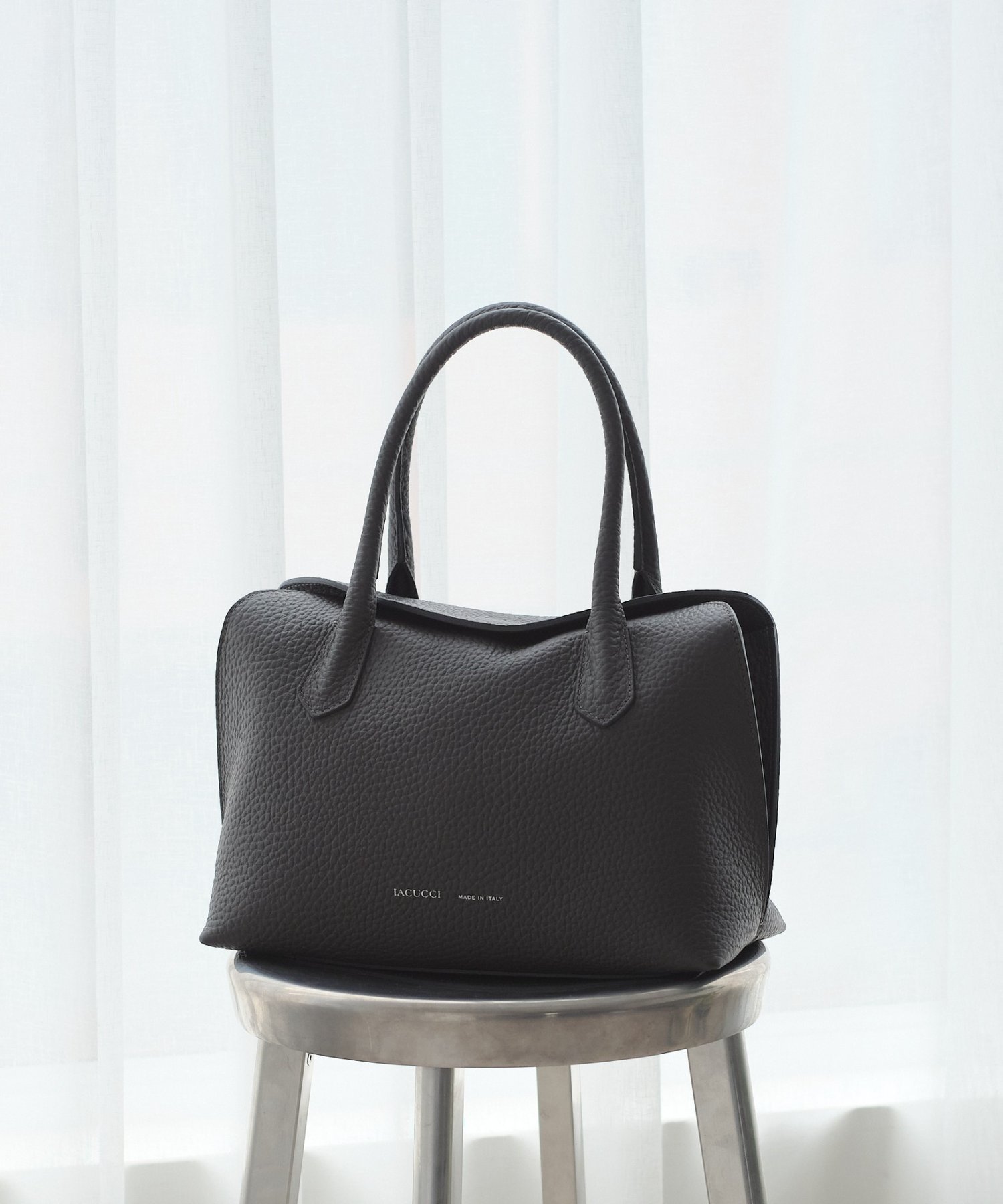 【イアクッチ/IACUCCI】のラーナ M ALCE インテリア・キッズ・メンズ・レディースファッション・服の通販 founy(ファニー) ファッション Fashion レディースファッション Fashion for Women イタリア Italy コレクション Collection, Seasonal Line ショルダー Shoulder, Shoulder Strap シンプル Simple, Minimal チャーム Charm, Pendant フォーマル Formal, Dressy ポーチ Pouch, Small Case マグネット Magnet, Magnetic Closure メタル Metal, Metal Parts A/W・秋冬 Autumn/Winter ビジネス 仕事 通勤 Business / Work / Commuting グレー|ID: prp329100004799141 ipo3291000000034924935