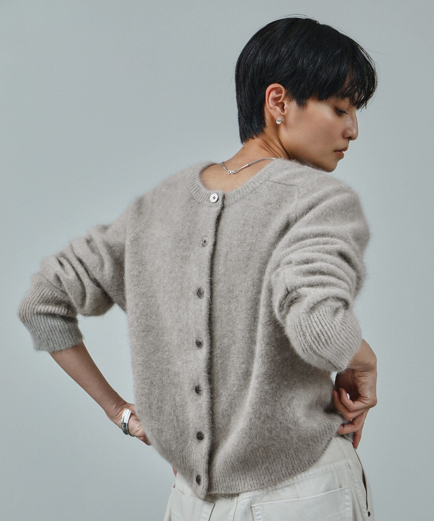 【サロン アダム エ ロペ/SALON adam et rope'】のフォックスカシミヤ混 前後2WAYカーディガン / セットアップ対応 インテリア・キッズ・メンズ・レディースファッション・服の通販 founy(ファニー) ファッション Fashion レディースファッション Fashion for Women トップス・カットソー Cut & Sew Tops カーディガン・羽織り Layered Style Cardigans カーディガン Cardigan, Knitwear コンパクト Compact, Small Size サテン Satin, Glossy Fabric セットアップ Set-Up, Coordinated Outfit デニム Denim, Jeans Material フォックス Fox, Fox Fur ボトム Bottoms, Lower Wear ポケット Pocket, Pocket Detail ミックス Mix, Mixed Style エレガント 上品 Elegant ベージュ系(28)|ID: prp329100004799152 ipo3291000000034820121