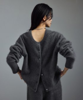 【サロン アダム エ ロペ/SALON adam et rope'】のフォックスカシミヤ混 前後2WAYカーディガン / セットアップ対応 人気、トレンドファッション・服の通販 founy(ファニー) ファッション Fashion レディースファッション Fashion for Women トップス・カットソー Cut & Sew Tops カーディガン・羽織り Layered Style Cardigans カーディガン Cardigan, Knitwear コンパクト Compact, Small Size サテン Satin, Glossy Fabric セットアップ Set-Up, Coordinated Outfit デニム Denim, Jeans Material フォックス Fox, Fox Fur ボトム Bottoms, Lower Wear ポケット Pocket, Pocket Detail ミックス Mix, Mixed Style エレガント 上品 Elegant |ID:prp329100004799152