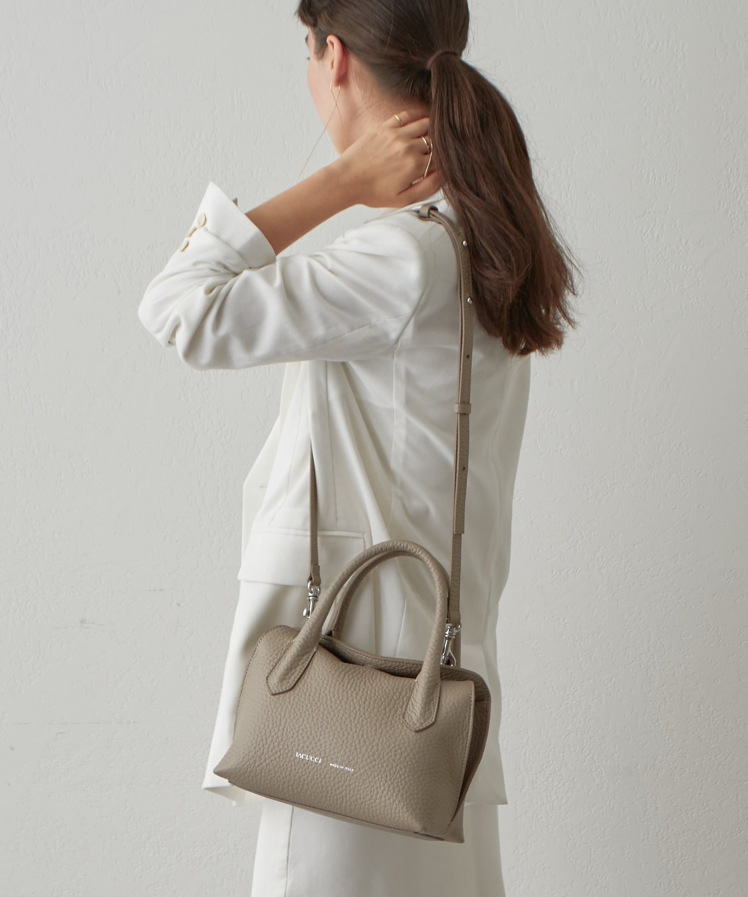 【イアクッチ/IACUCCI】の【新色登場】ラーナ S ALCE インテリア・キッズ・メンズ・レディースファッション・服の通販 founy(ファニー) 　ファッション　Fashion　レディースファッション　Fashion for Women　イタリア　Italy　コレクション　Collection, Seasonal Line　コンパクト　Compact, Small Size　ショルダー　Shoulder, Shoulder Strap　チャーム　Charm, Pendant　人気　Popular, Best Seller　マグネット　Magnet, Magnetic Closure　メタル　Metal, Metal Parts　A/W・秋冬　Autumn/Winter　グレージュ|ID: prp329100004799162 ipo3291000000034918276